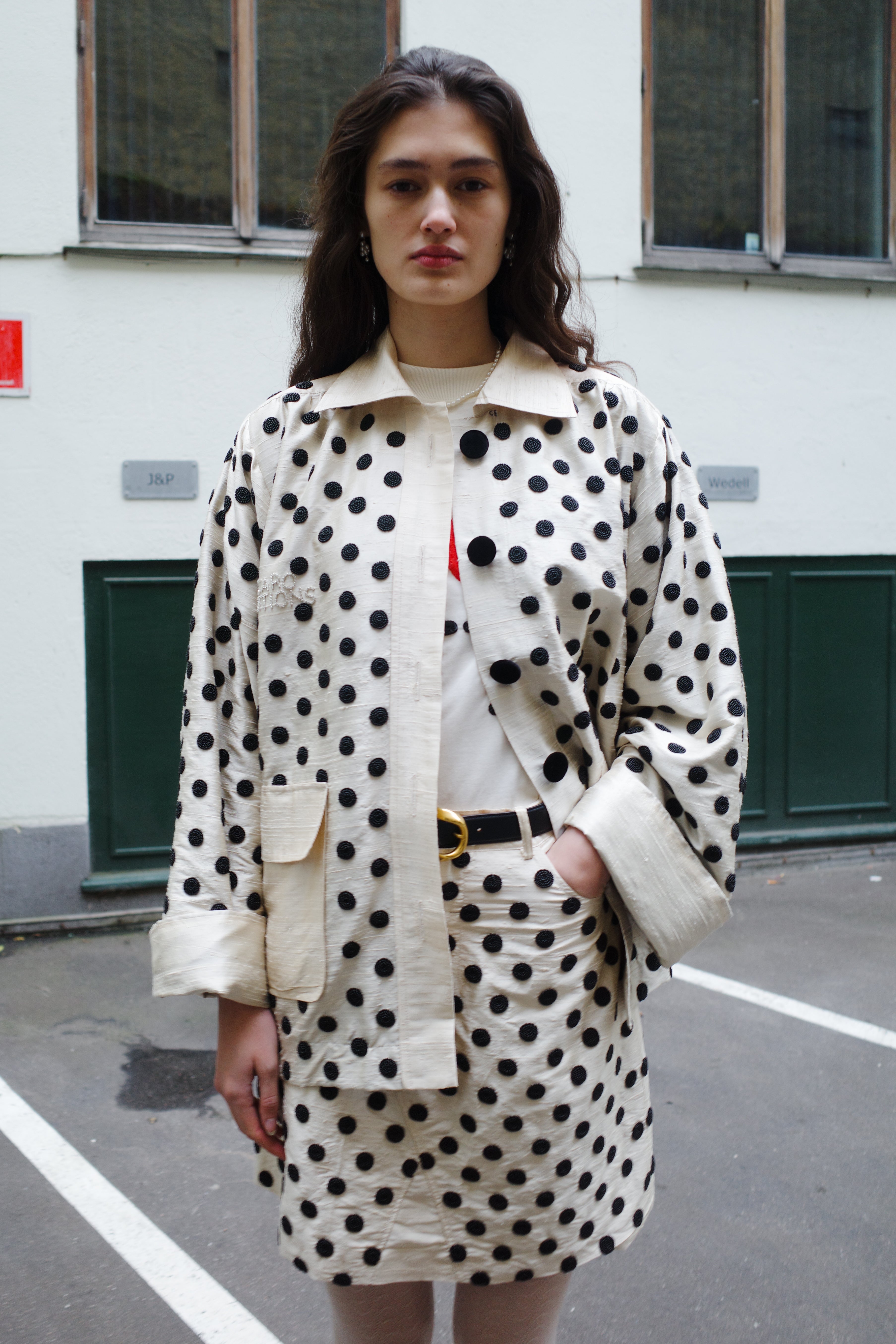 SHORT ANNA COAT SILK WHITE - BLACK DOTS