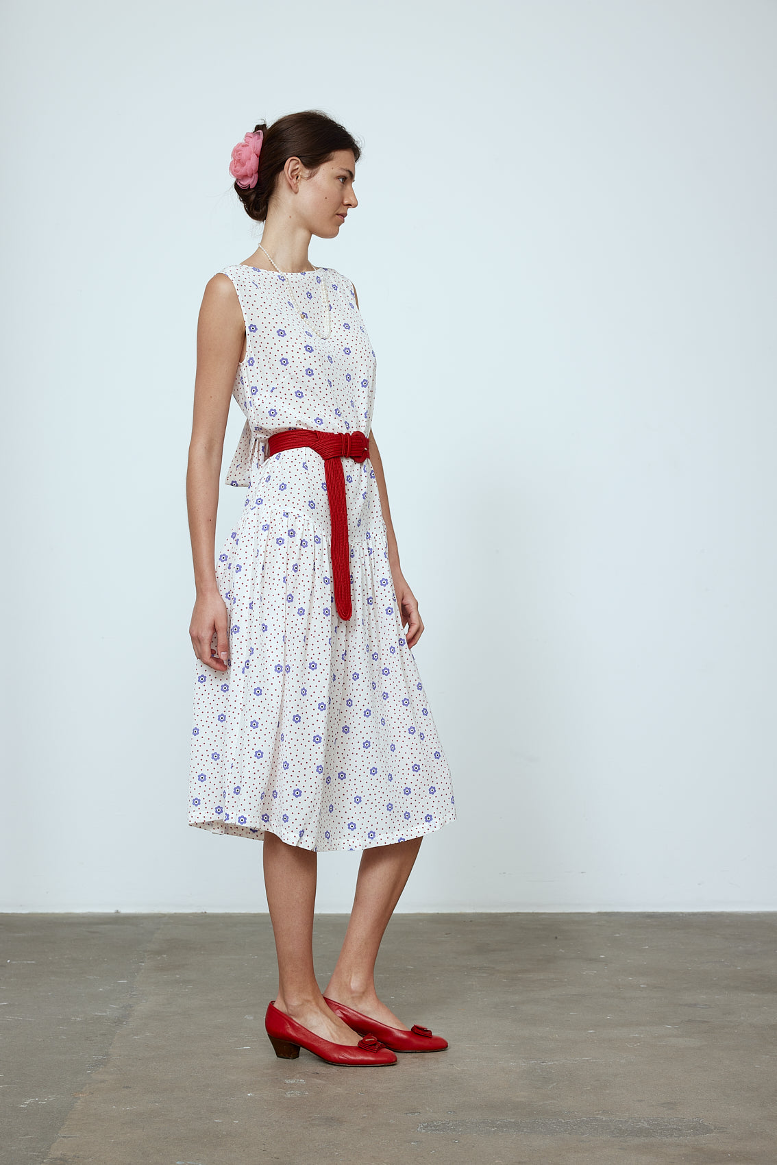 The Sonya Dress is an oversized style with a high neckline and low back featuring a large bow detail. The dress is made from soft mulberry silk featuring a White Daisy print. Style it with an open shirt or denim jacket. Also available in Beaded Emerald Silk Velvet, Navy Flower Poplin, and Black Silk Velvet. Material: 100% cotton.