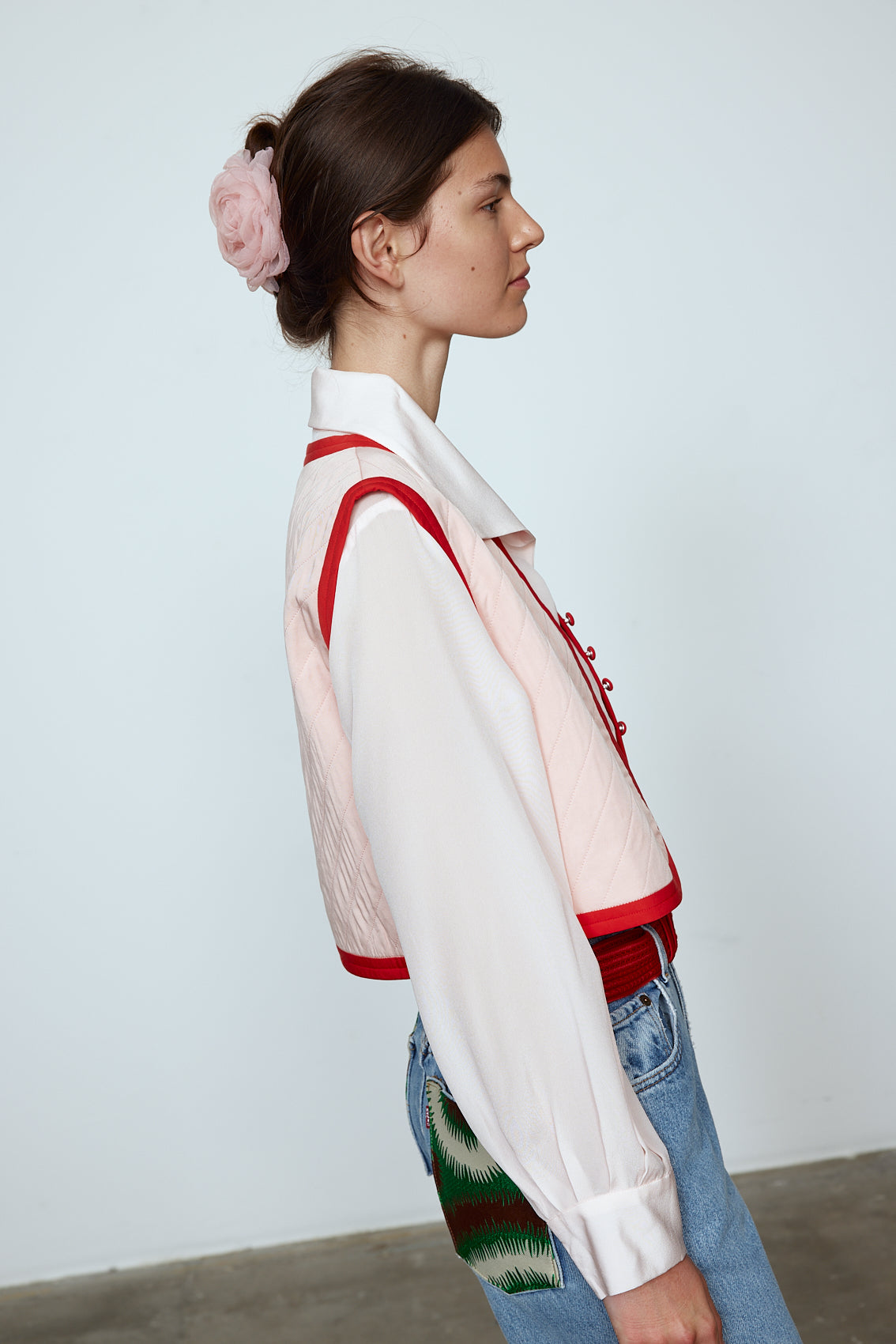 The Ravnbak Vest in Baby Pink with a red lining. Style it over a shirt, dress or top. Also available in Beaded Olive Green. Material: 70% viscose, 30% tencel. Lining: 100% viscose.