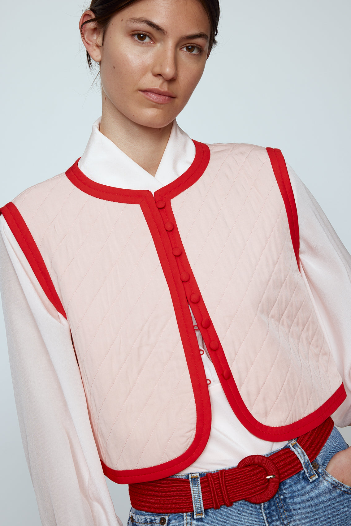 The Ravnbak Vest in Baby Pink with a red lining. Style it over a shirt, dress or top. Also available in Beaded Olive Green. Material: 70% viscose, 30% tencel. Lining: 100% viscose.