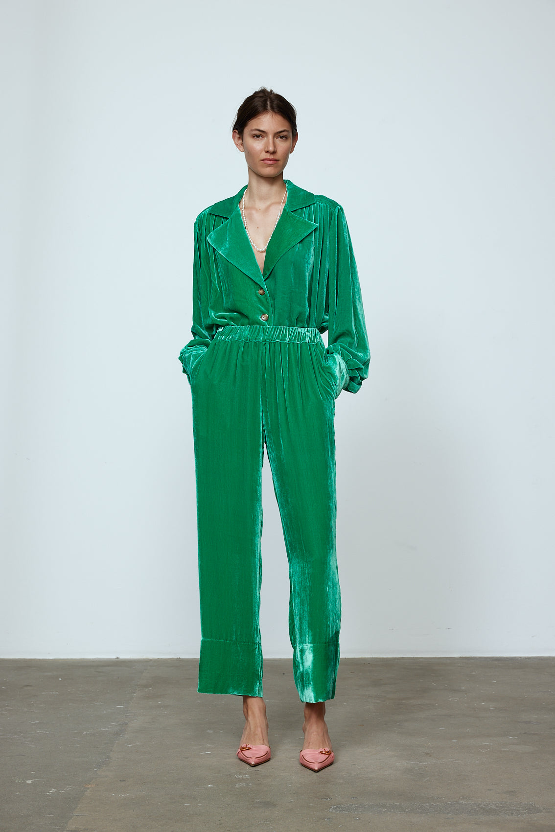 The Bonsai Shirt is made in a luxurious silk velvet fabric with a heavy fall and a deep emerald green color. The Shirt features long draped sleeves, a deep-cut oversized shirt collar, and buttons on the front. Style it with jeans and a colorful belt, or match it with the Elisabeth Pants in emerald green Silk Velvet for parties, dinners, and special occasions. Material: 20% silk, 80% viscose. The model is 179cm (5'10") and wears size S.