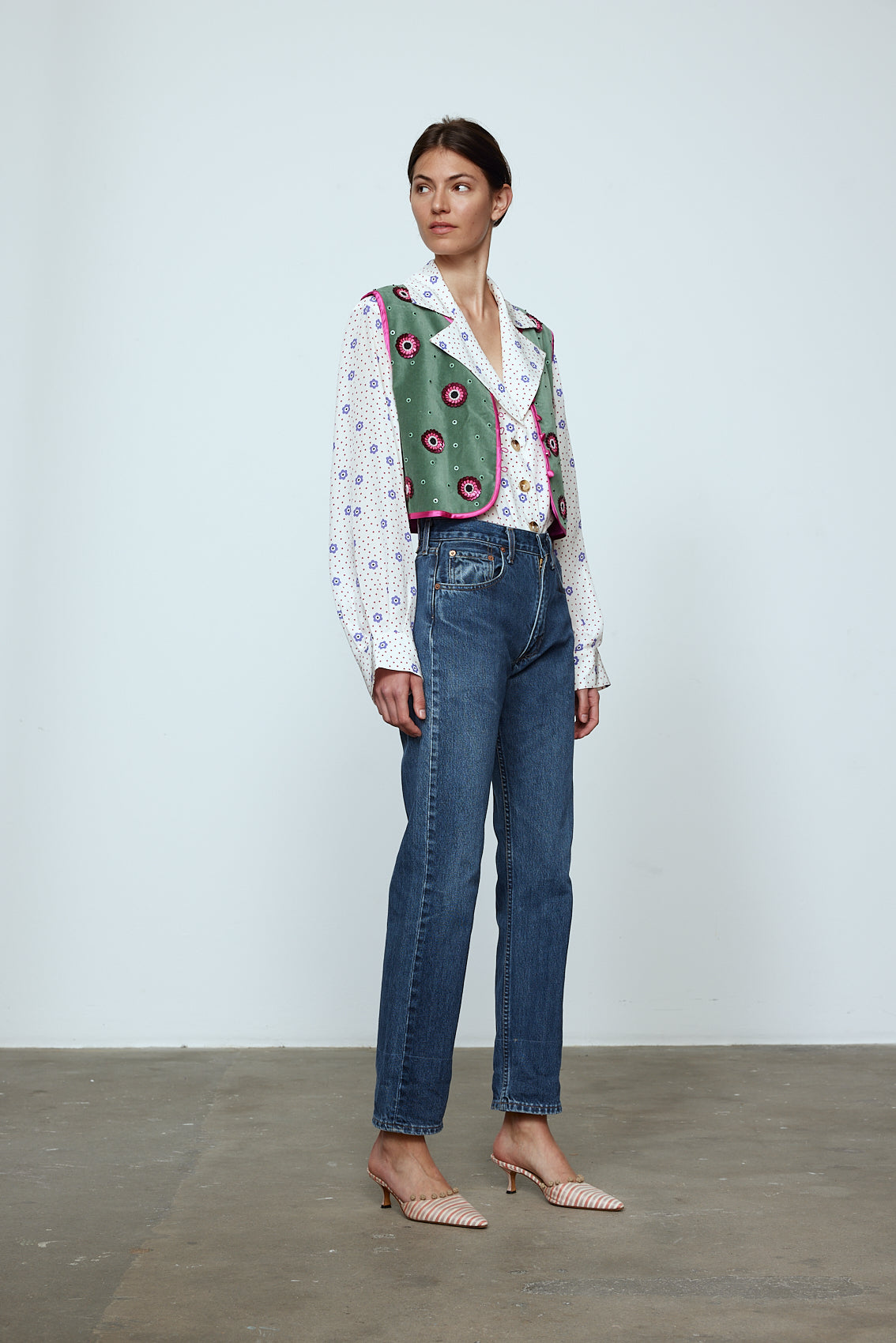 The Bonsai Shirt is made in soft silk fabric featuring our White Daisy print. The Shirt has long draped sleeves, a deep-cut oversized shirt collar, and buttons on the front. Style it with jeans and a colorful belt, together with a vest or denim jacket. Material: 100% mulberry silk. The model is 179cm (5'10") and wears size S.