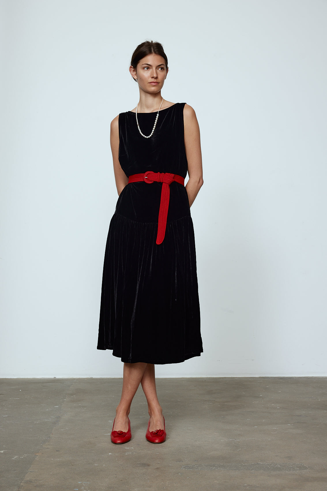 The Sonya Dress is an oversized style with a high neckline and deep back with large bow detail. The dress is made of luxuriously heavy black silk velvet. Style it with a belt or on its own. Material: 20% silk, 80% viscose. The model is 179cm (5'10") and wears size S.