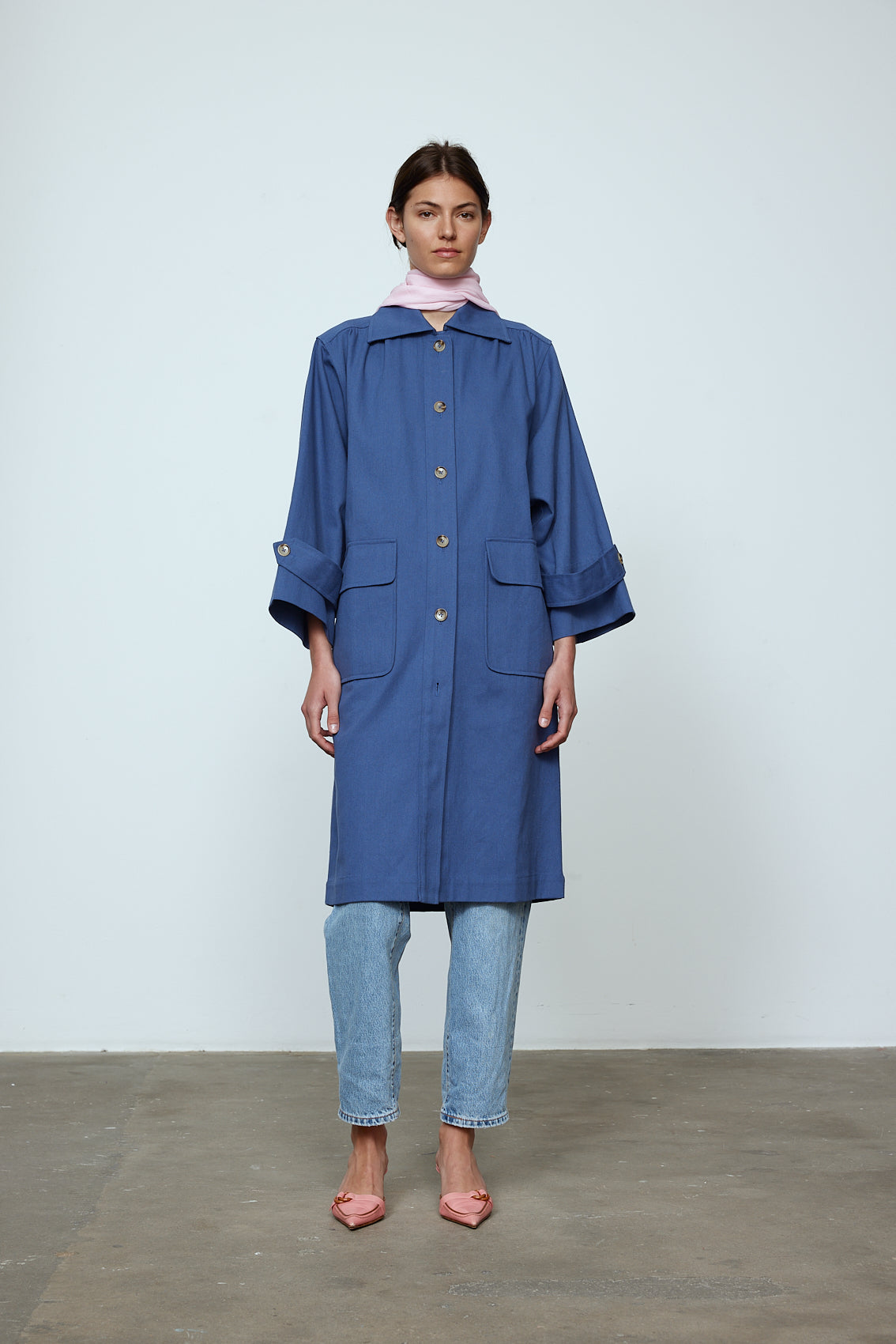 The Anna Coat in French Blue Canvas. The jacket is inspired by vintage work-wear with wide sleeves, cuffs, and button closing on the front. Material: 100% cotton.