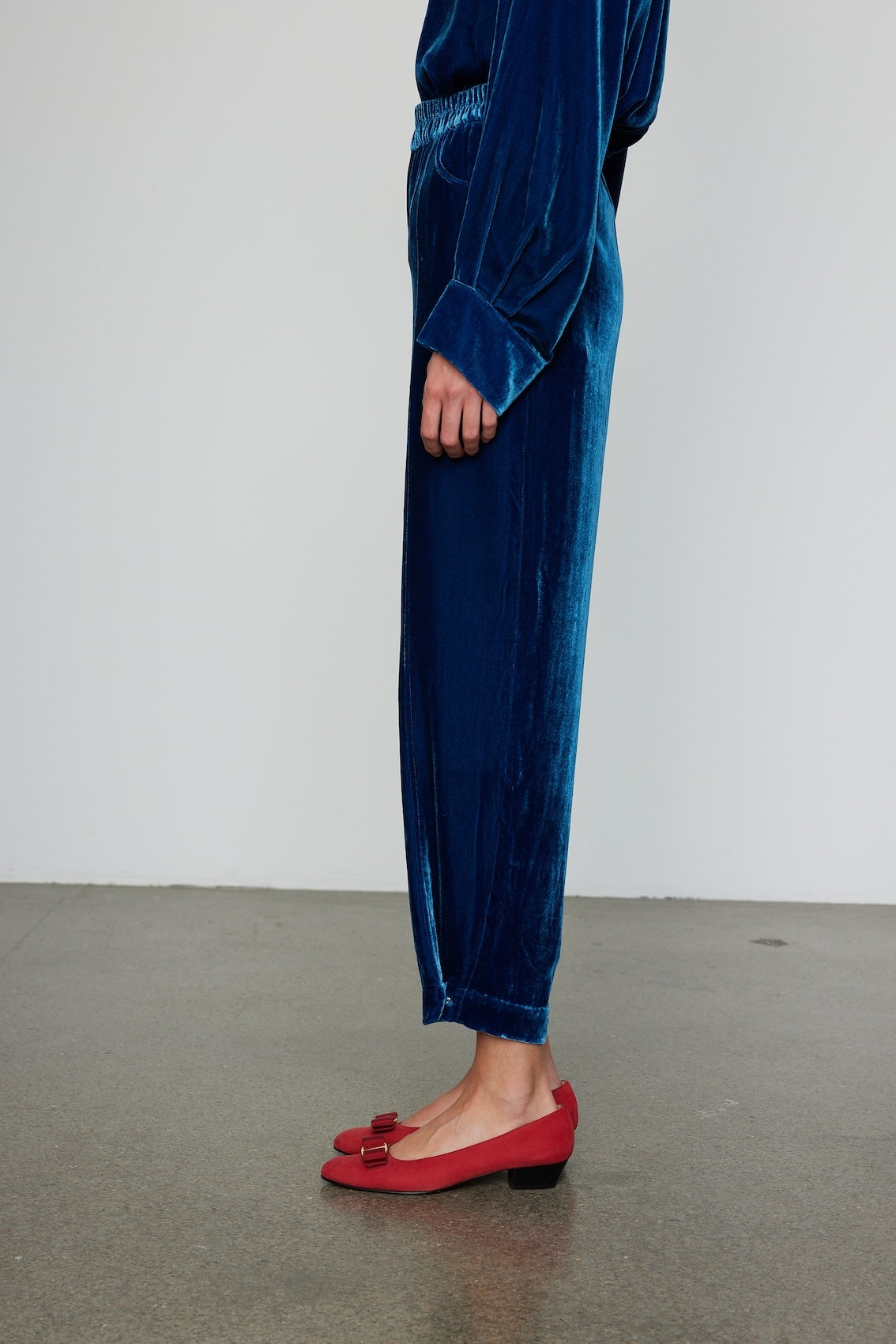 Caro Editions The Bonsai Pants are made in a luxurious silk velvet fabric with a heavy fall and feature an elastic band at the top. Style them slightly pulled up to reveal the ankles, together with a matching Bonsai Shirt in Silk Velvet for parties, dinners, and special occasions. Material: 80% Viscose, 20% Silk.