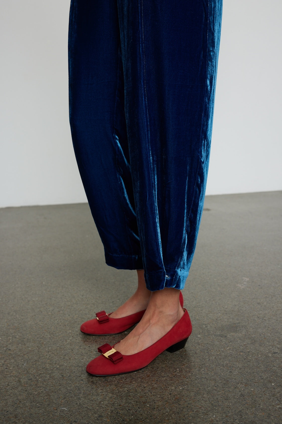 Caro Editions The Bonsai Pants are made in a luxurious silk velvet fabric with a heavy fall and feature an elastic band at the top. Style them slightly pulled up to reveal the ankles, together with a matching Bonsai Shirt in Silk Velvet for parties, dinners, and special occasions. Material: 80% Viscose, 20% Silk.