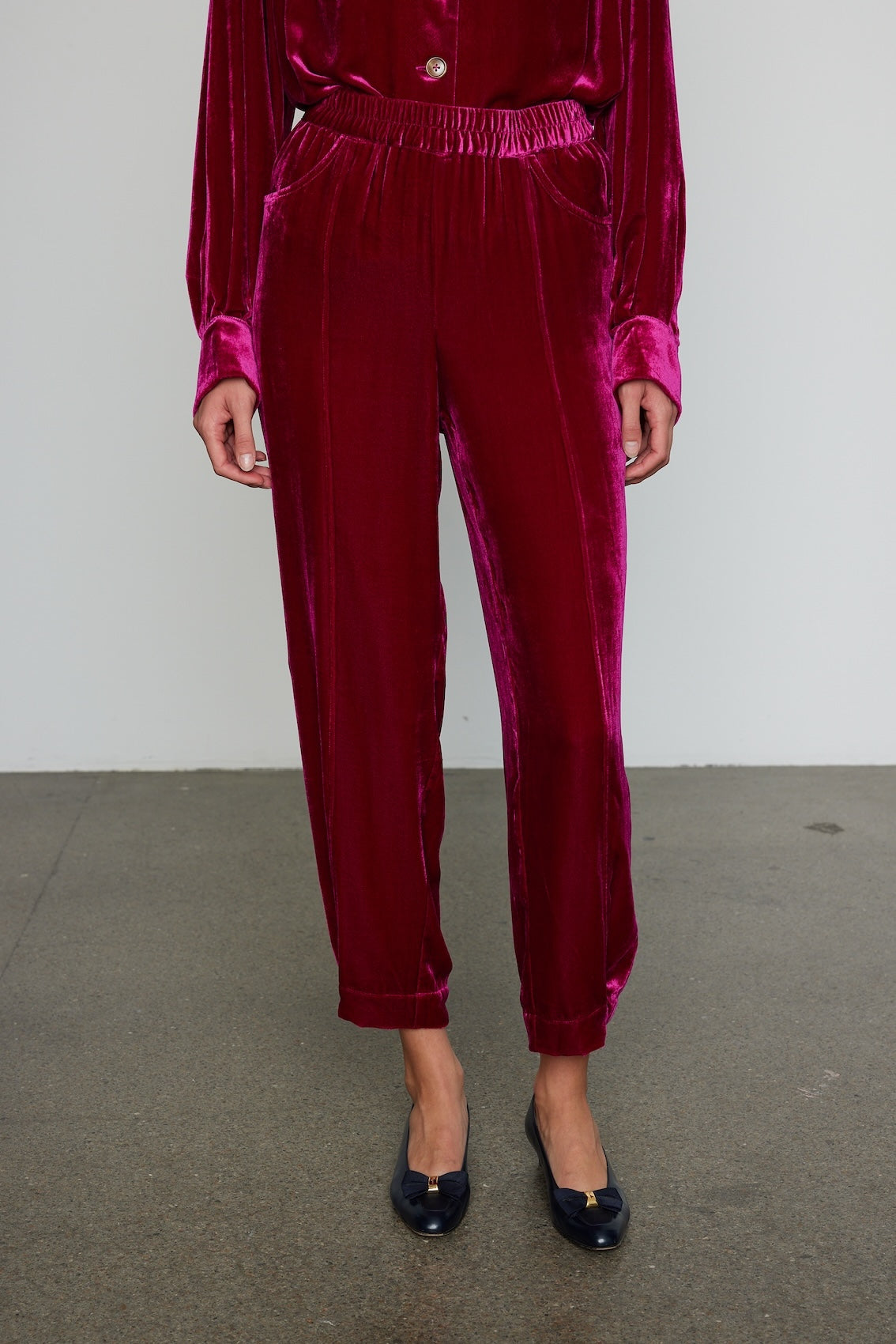 Caro Editions The Bonsai Pants are made in a luxurious silk velvet fabric with a heavy fall and feature an elastic band at the top. Style them slightly pulled up to reveal the ankles, together with a matching Bonsai Shirt in Silk Velvet for parties, dinners, and special occasions. Material: 80% Viscose, 20% Silk.