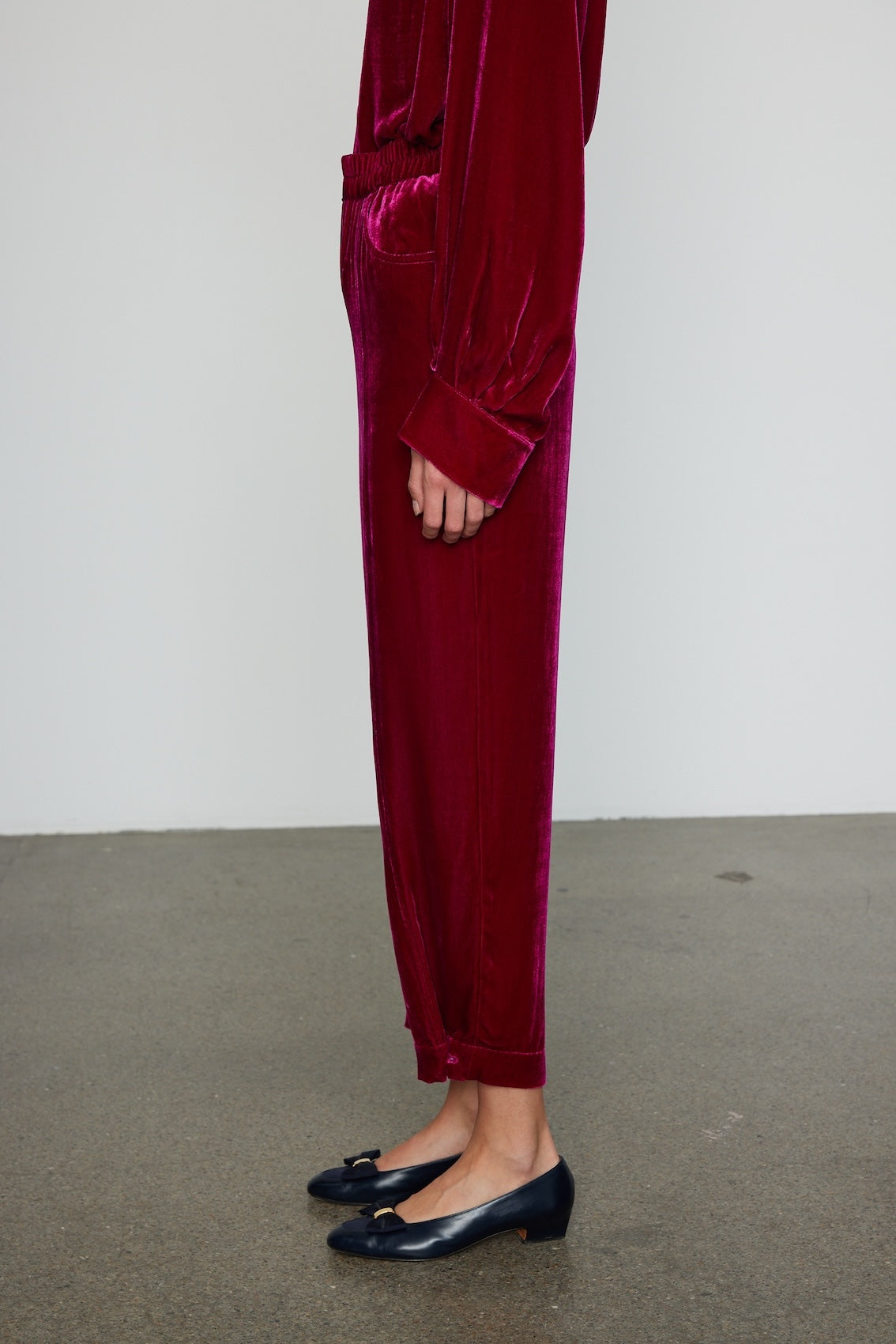 Caro Editions The Bonsai Pants are made in a luxurious silk velvet fabric with a heavy fall and feature an elastic band at the top. Style them slightly pulled up to reveal the ankles, together with a matching Bonsai Shirt in Silk Velvet for parties, dinners, and special occasions. Material: 80% Viscose, 20% Silk.