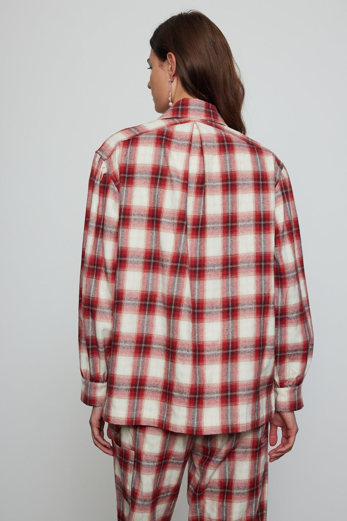 Caro Editions Hannah shirt in soft cotton flannel. The shirt features an oversized fit, big sleeves, and buttons at the front. Style it with matching Hannah pants or jeans, or wear it open over a t-shirt or tank top.