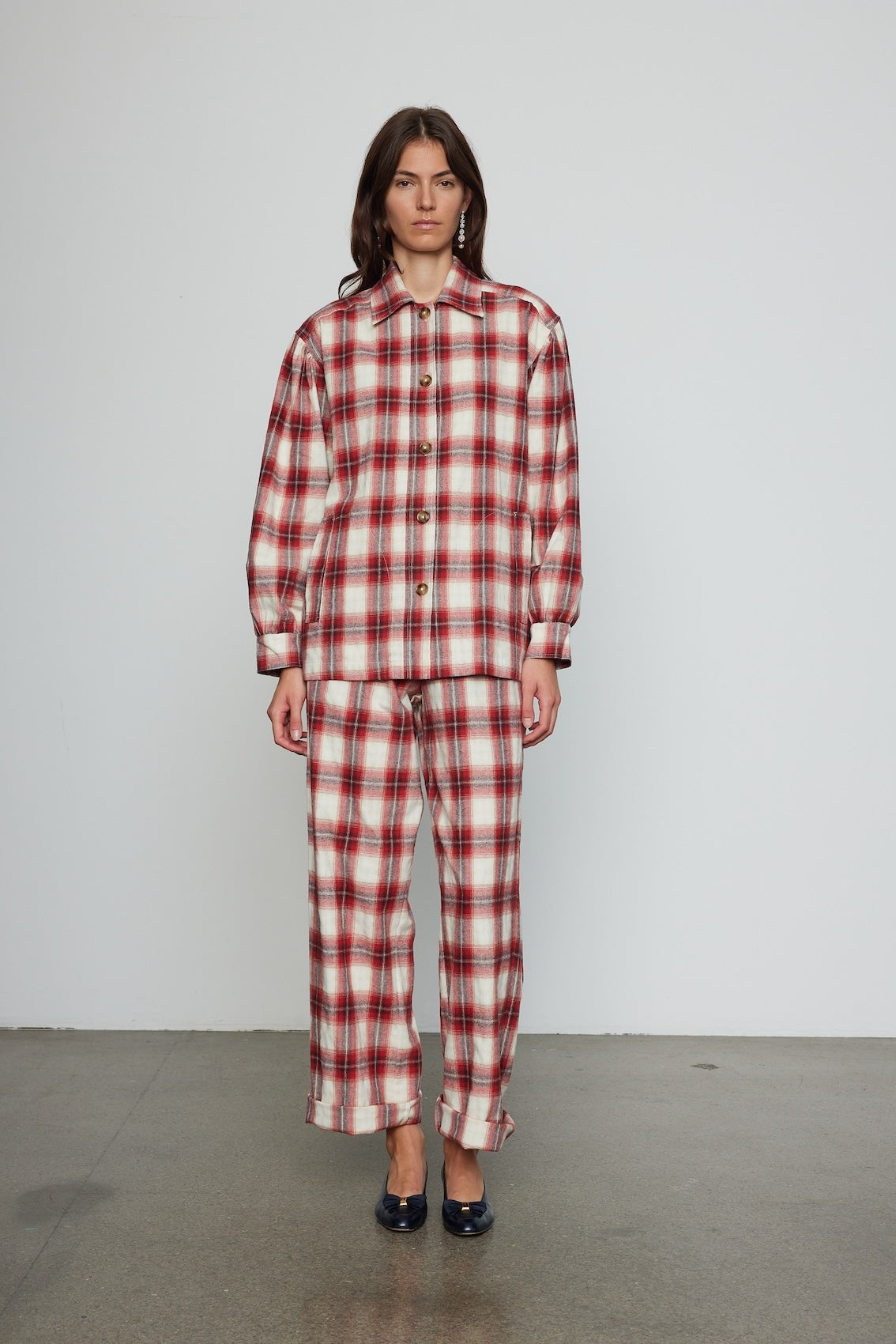 Caro Editions Hannah Pants are loose-fitted cotton flannel pants. The pants feature back pockets and cargo details on the side. Style them with the matching Hannah Shirt or a classic t-shirt.