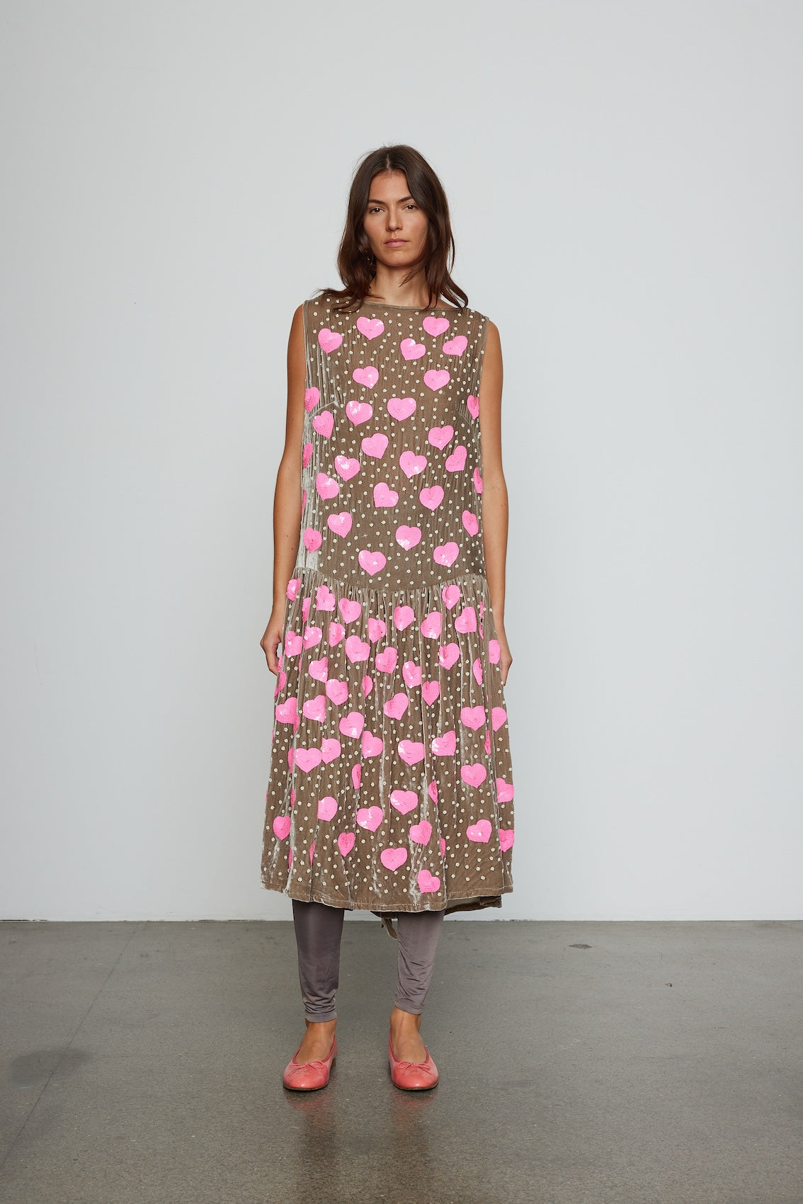 Caro Editions Sonya Dress is an oversized style with a high neckline and low back featuring a large bow detail. Style it with an open shirt or denim jacket. Material: 80% Viscose, 20% Silk, Beading : Polyester&Glass
