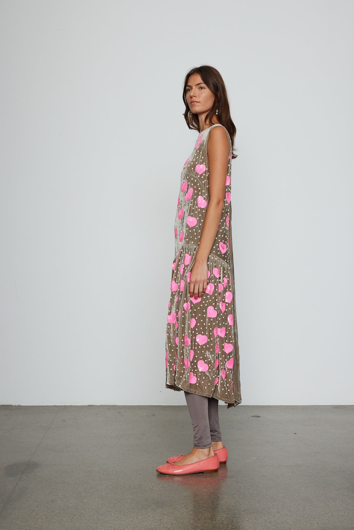 Caro Editions Sonya Dress is an oversized style with a high neckline and low back featuring a large bow detail. Style it with an open shirt or denim jacket. Material: 80% Viscose, 20% Silk, Beading : Polyester&Glass