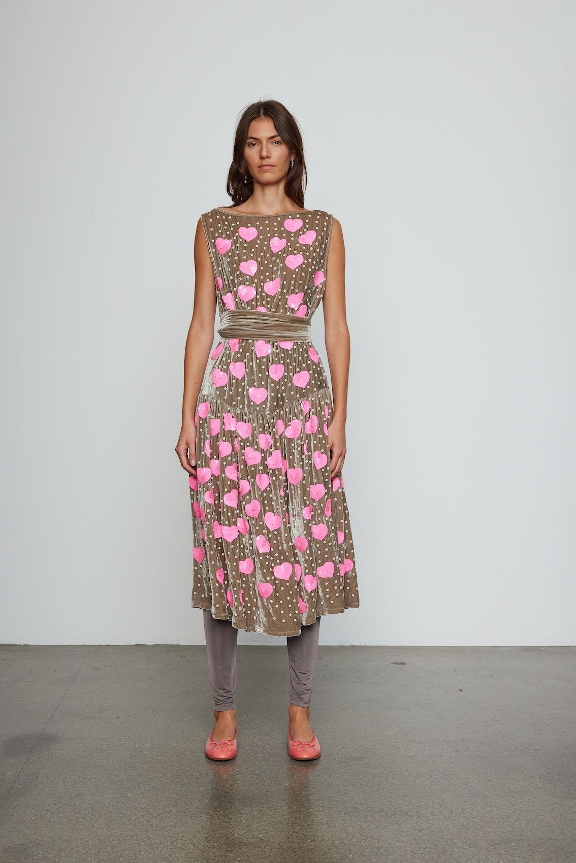 Caro Editions Sonya Dress is an oversized style with a high neckline and low back featuring a large bow detail. Style it with an open shirt or denim jacket. Material: 80% Viscose, 20% Silk, Beading : Polyester&Glass