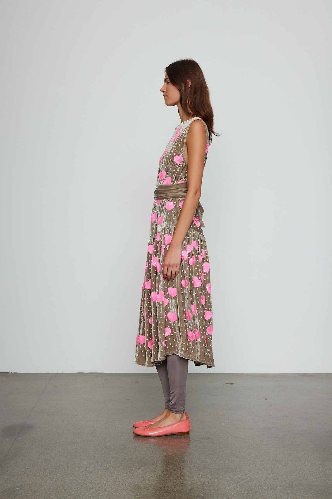 Caro Editions Sonya Dress is an oversized style with a high neckline and low back featuring a large bow detail. Style it with an open shirt or denim jacket. Material: 80% Viscose, 20% Silk, Beading : Polyester&Glass