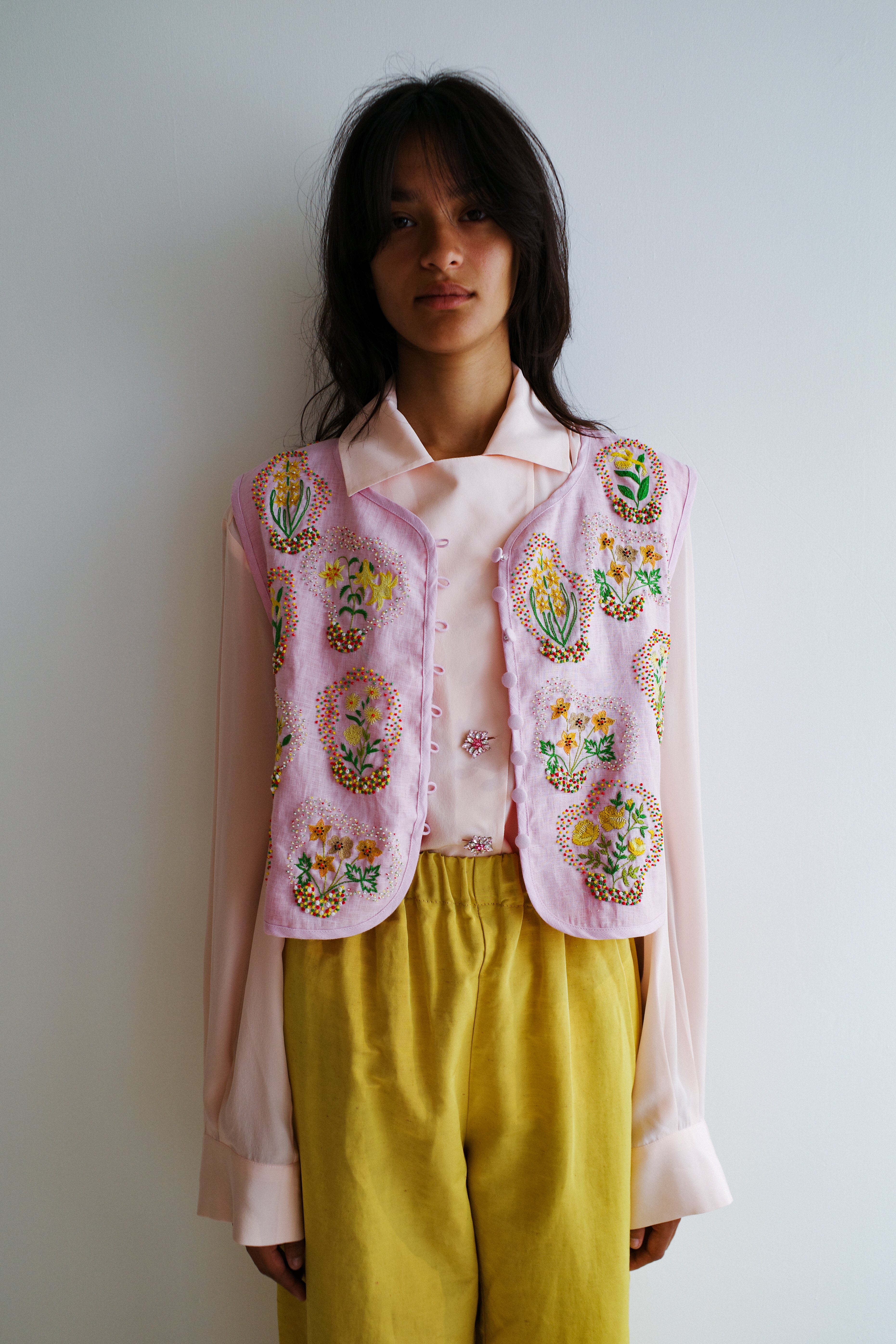 Ravnbak Vest - Hand Embroidered Flowers Pale Pink