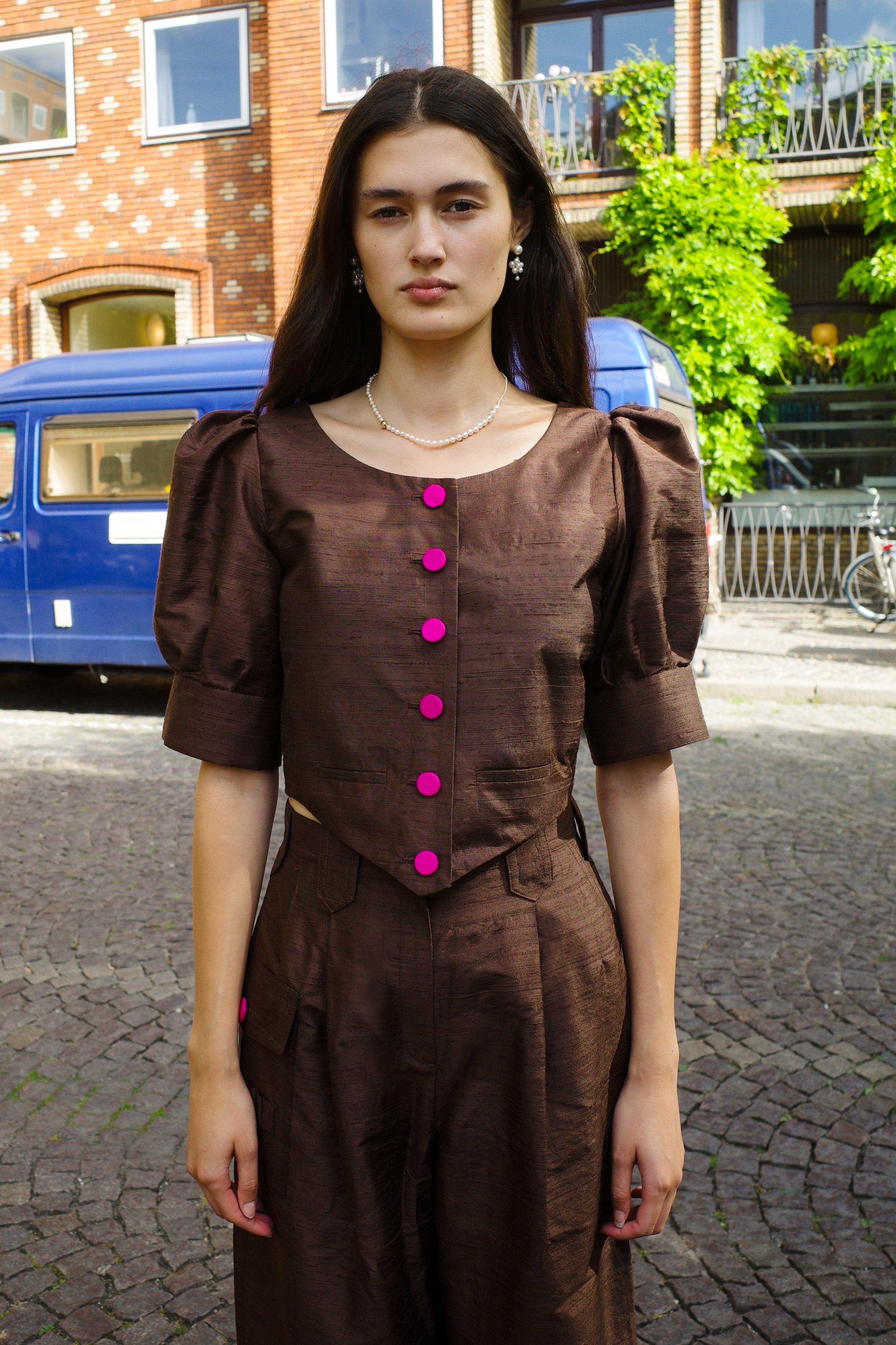 Laura Blouse Silk Brown w. Pink Buttons
