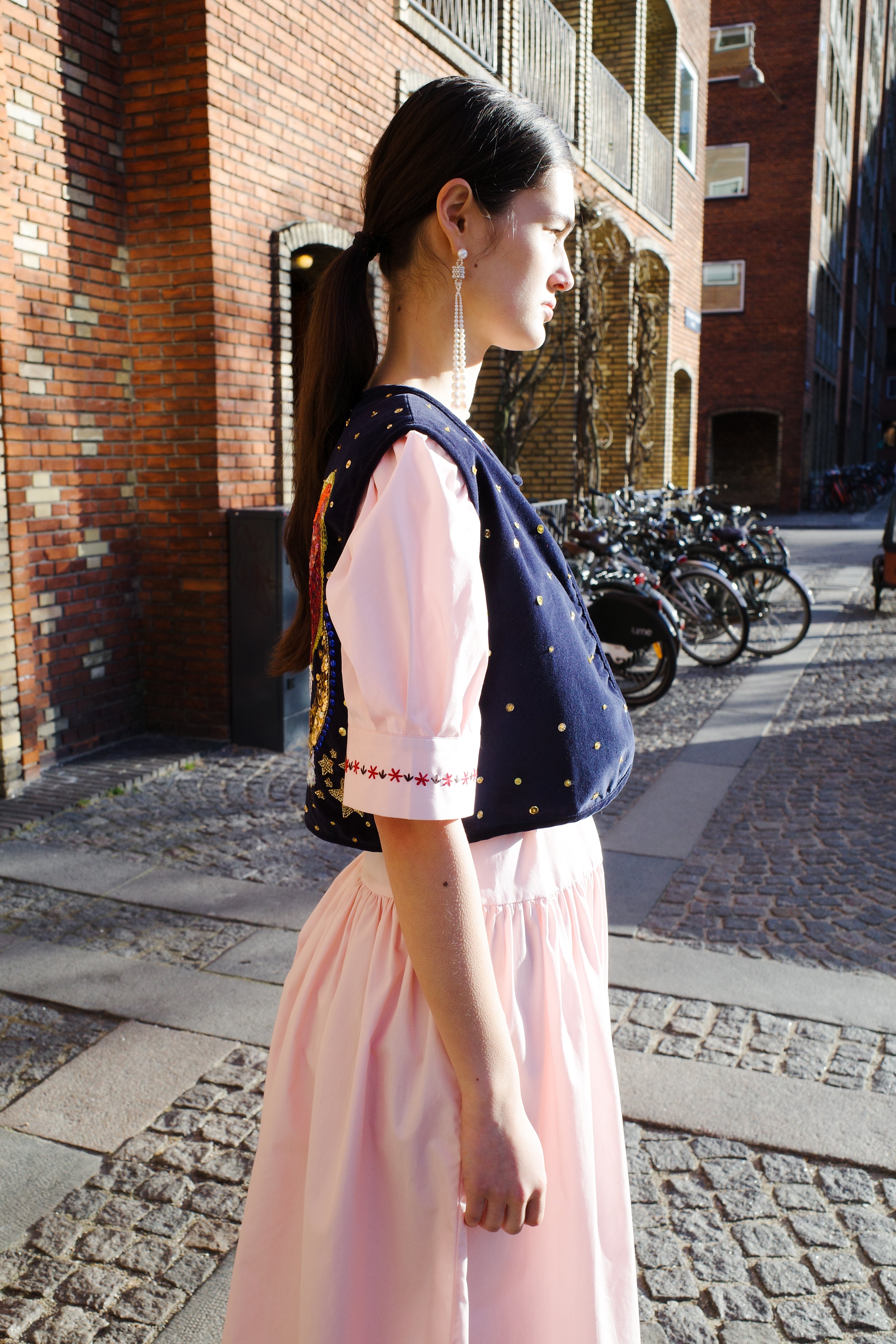 Ravnbak Vest - Circus Ballerina