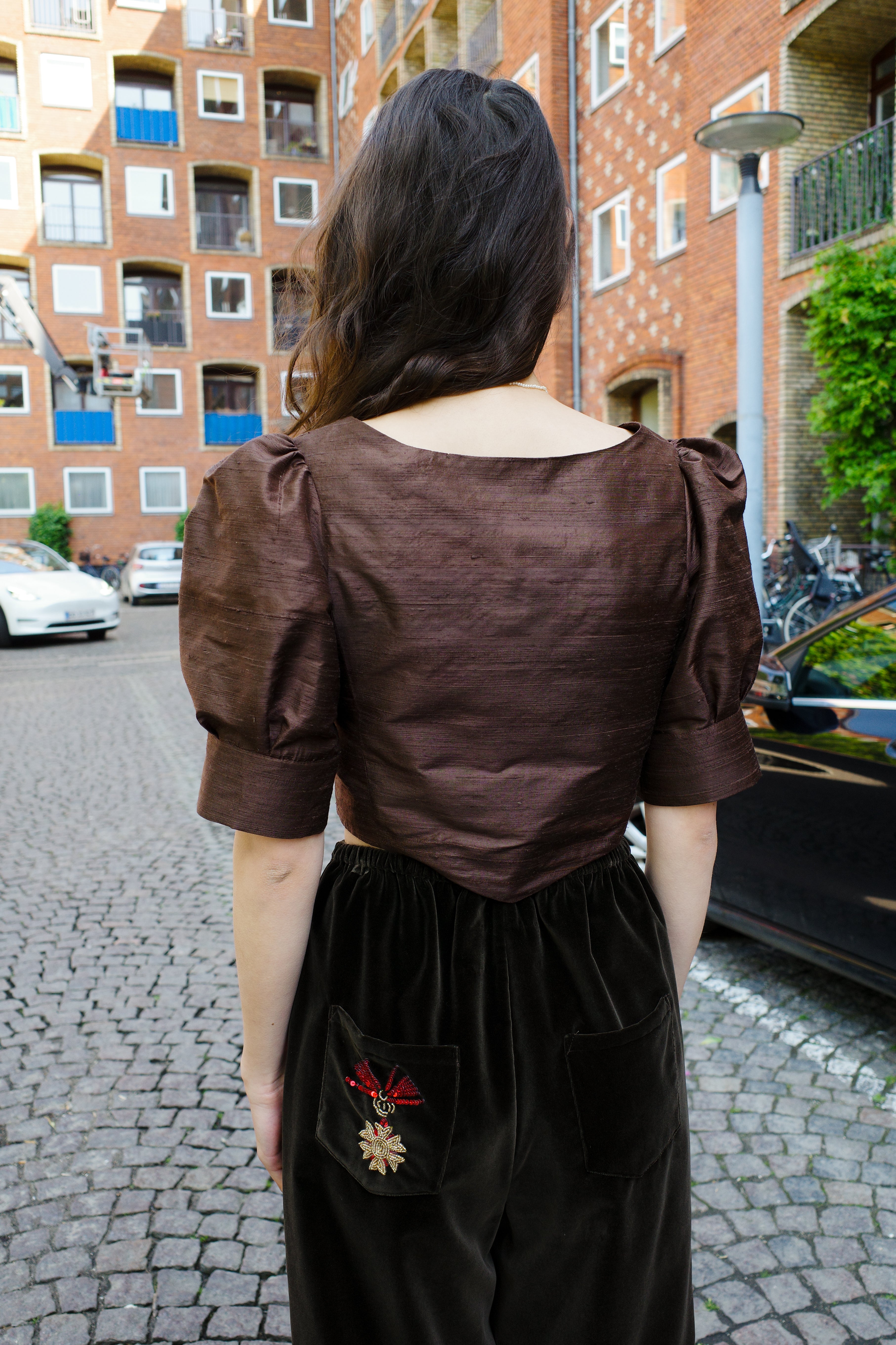 Laura Blouse Silk Brown w. Pink Buttons