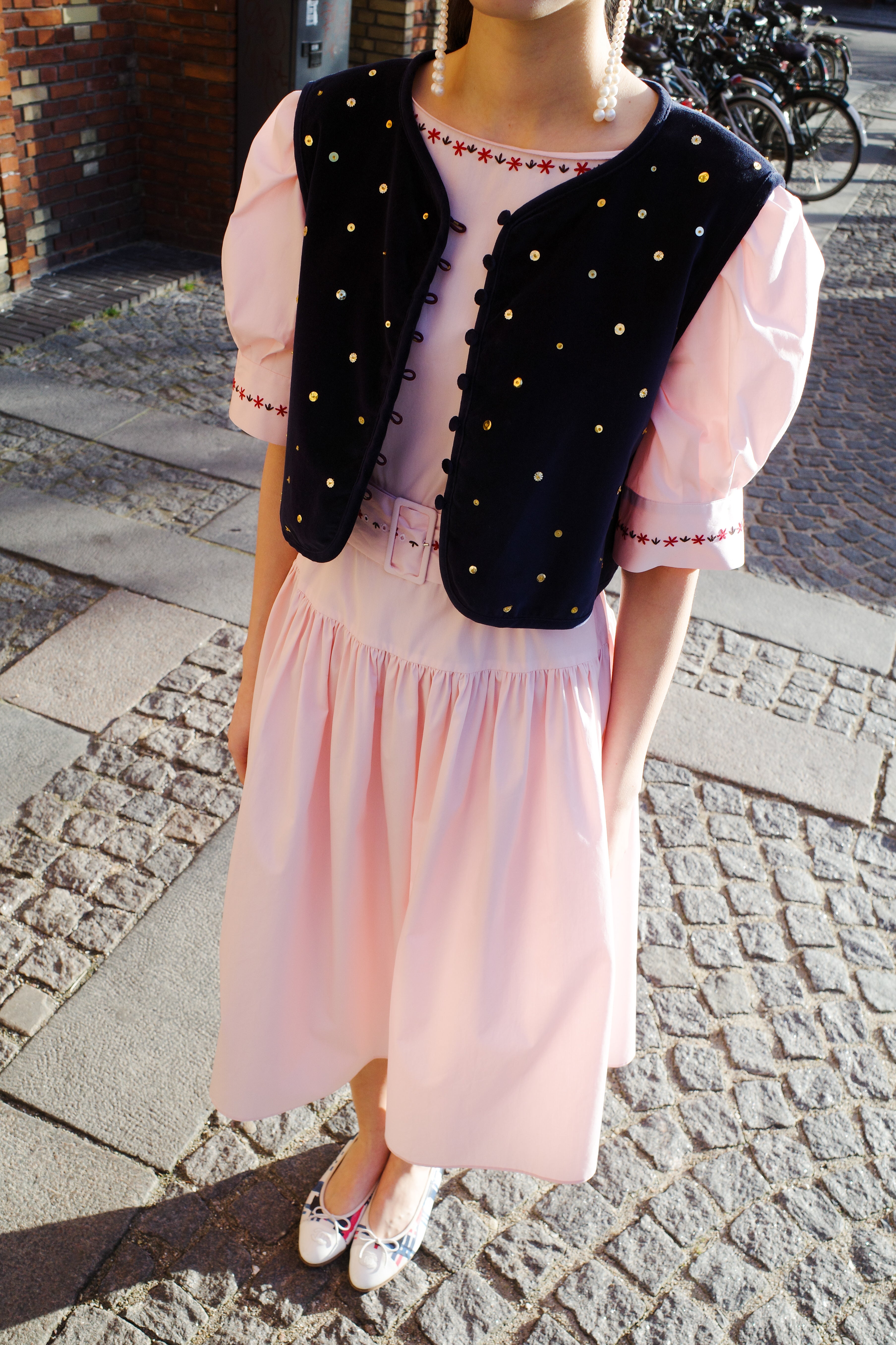 Ravnbak Vest - Circus Ballerina