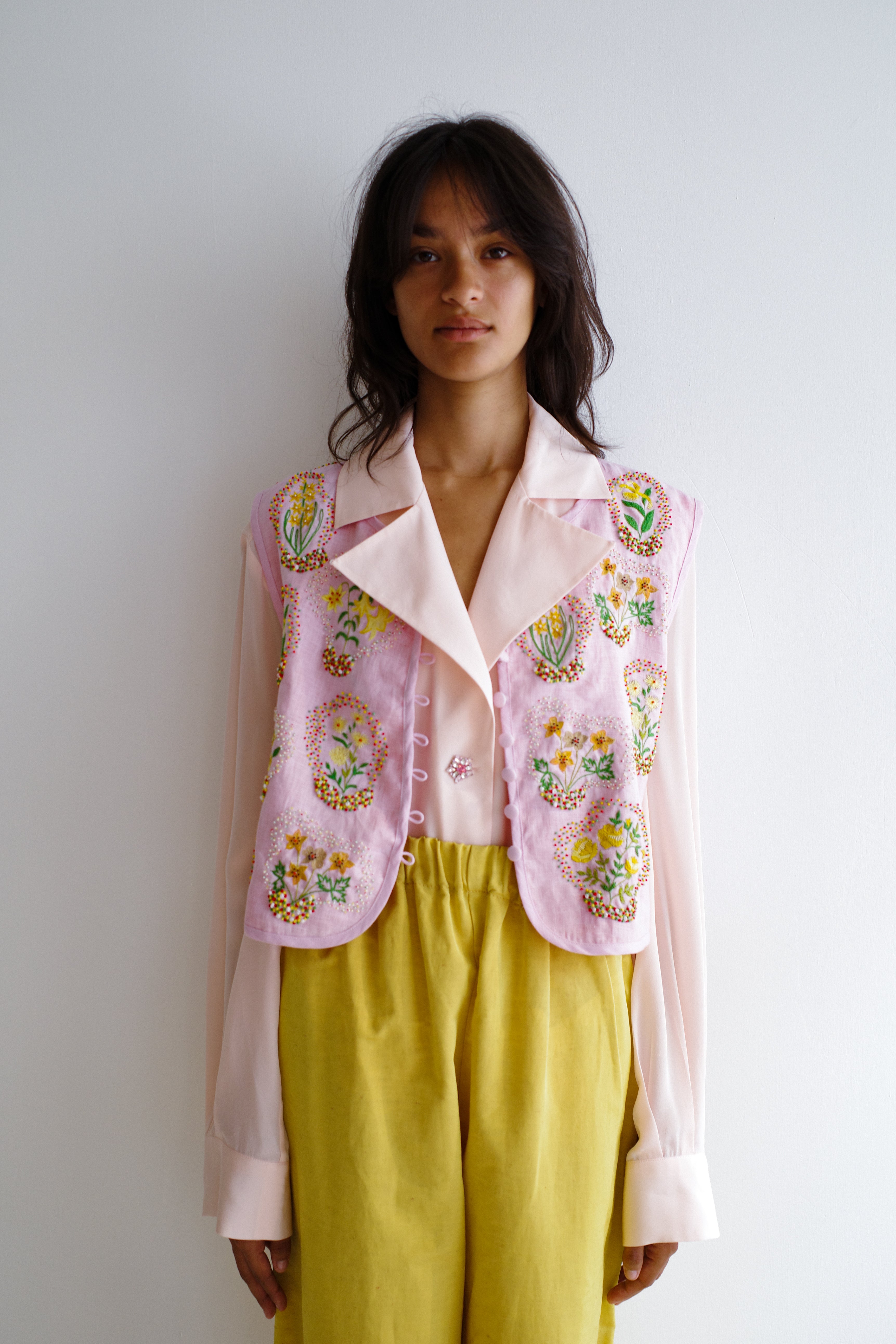 Ravnbak Vest - Hand Embroidered Flowers Pale Pink