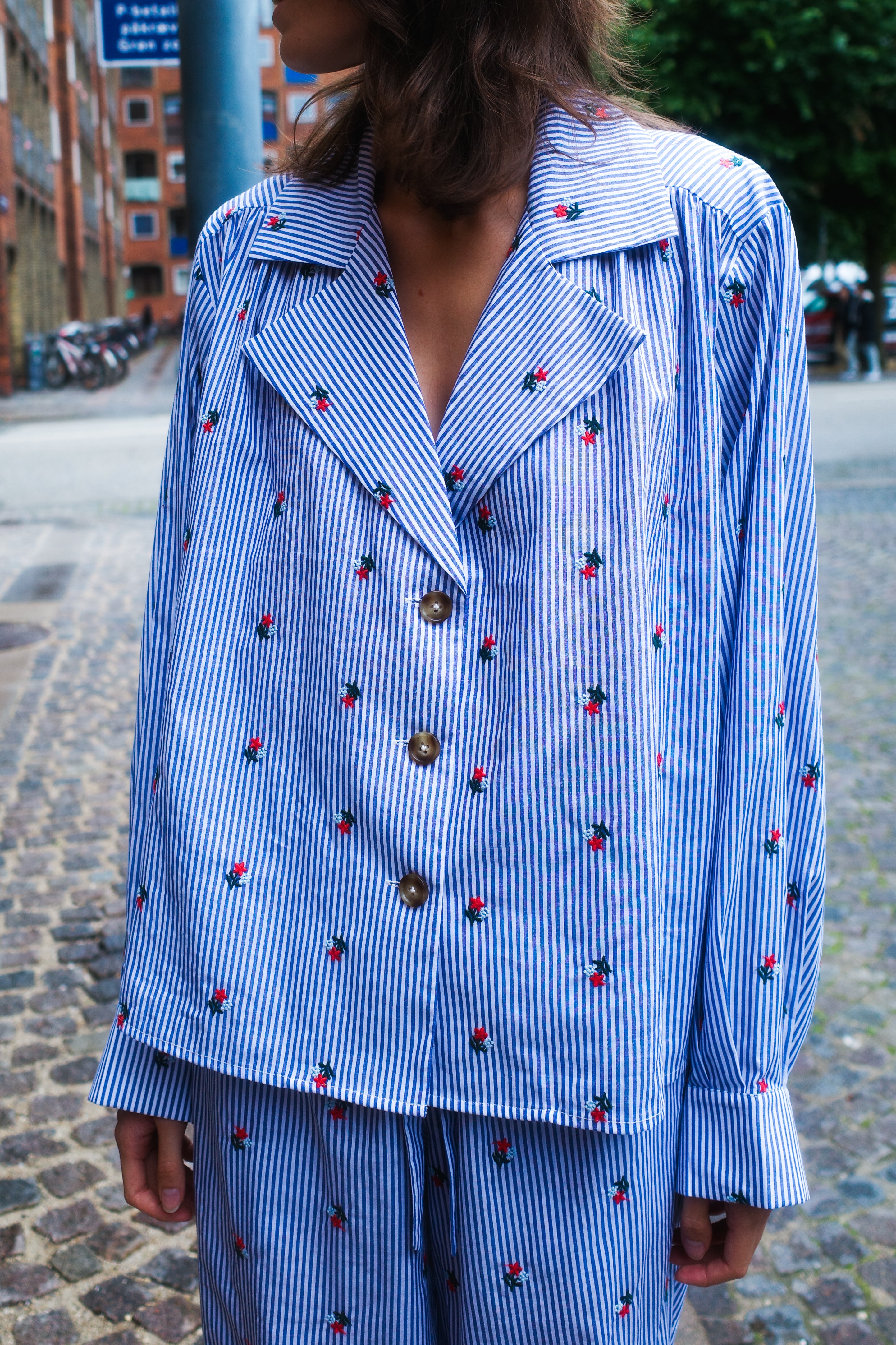 Bonsai Shirt - Blue White Stripe w. Flower