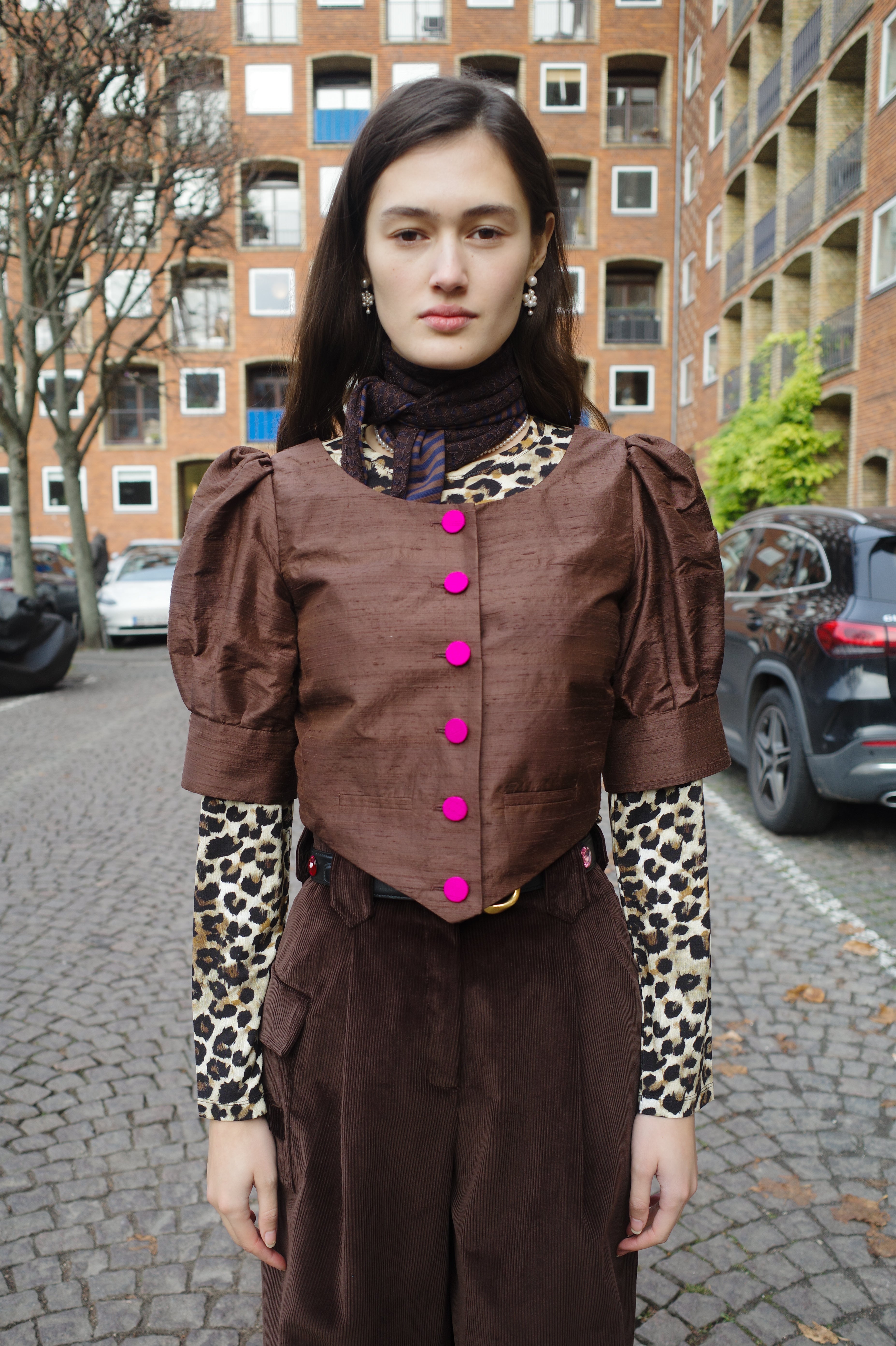 Laura Blouse Silk Brown w. Pink Buttons