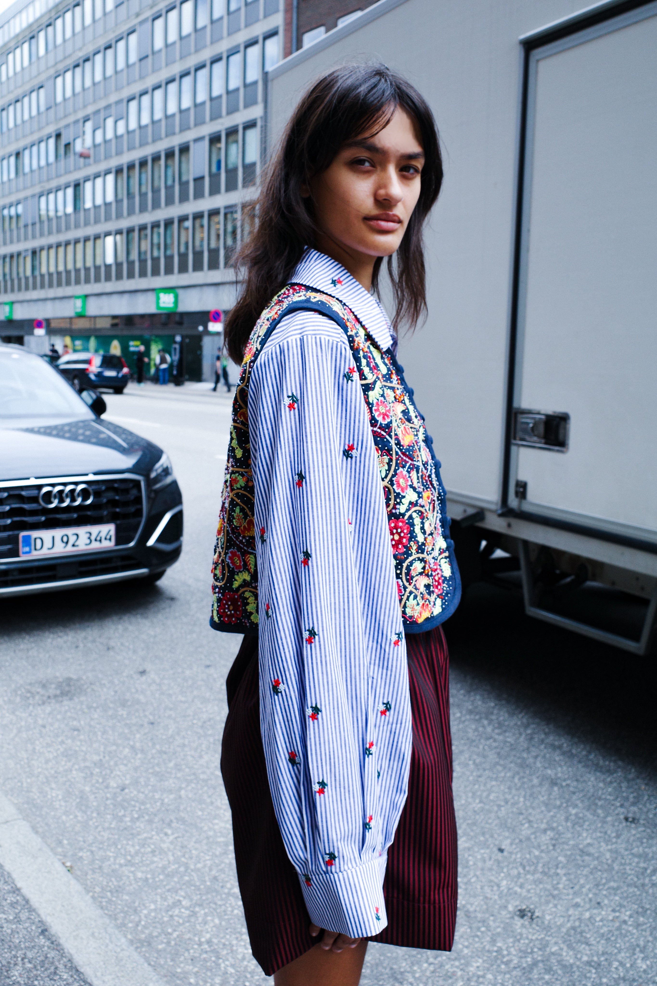 Ravnbak Vest - Hand Embroidered Flowers