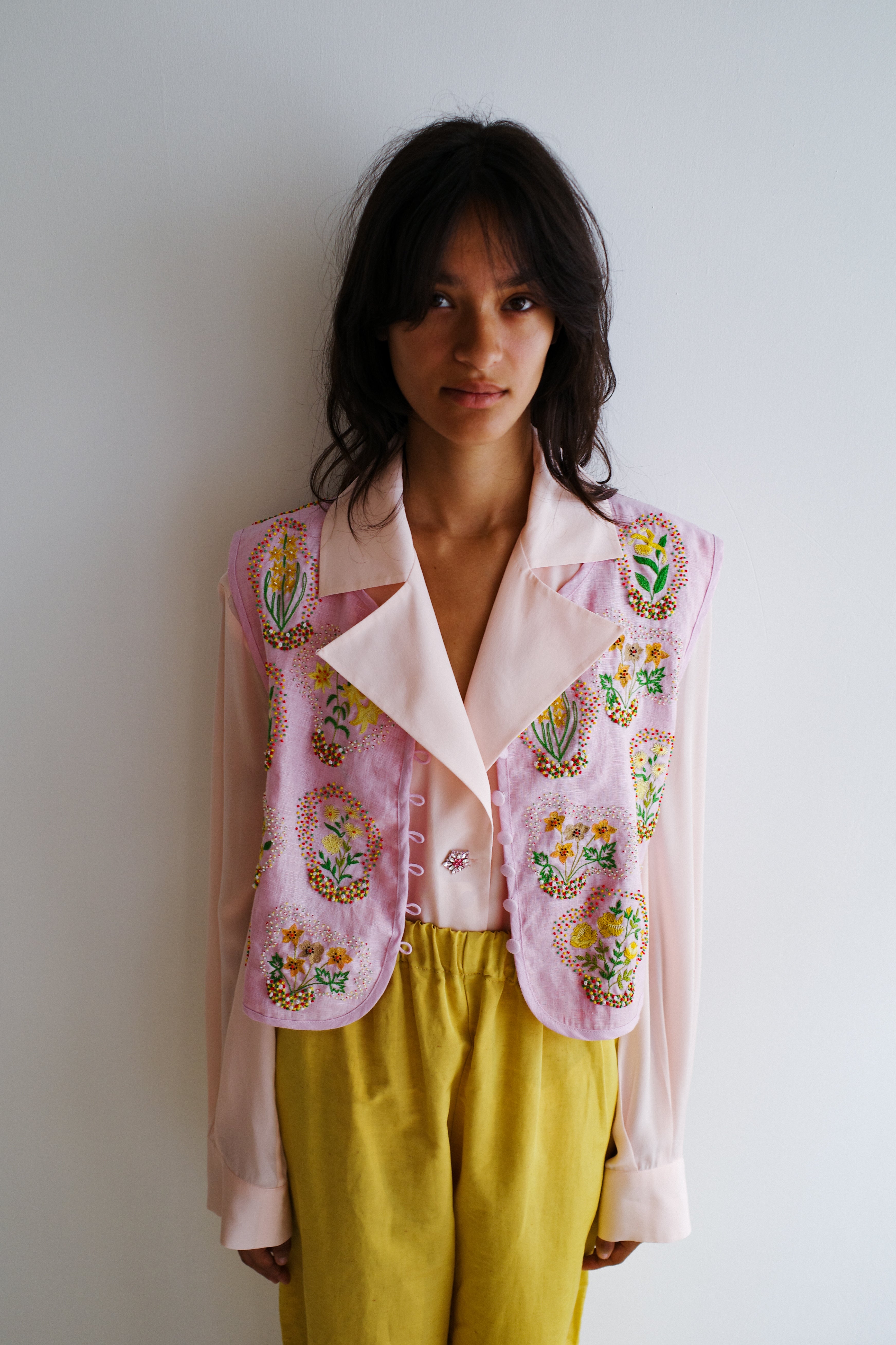 Ravnbak Vest - Hand Embroidered Flowers Pale Pink