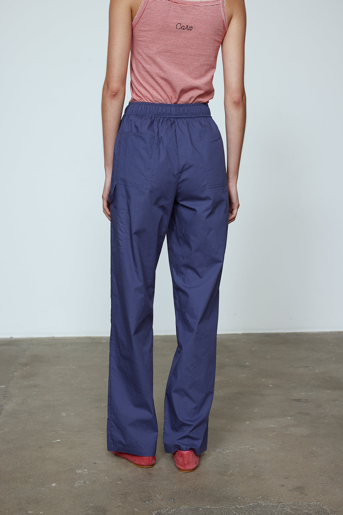 The Hannah Pants are loose-fitted cotton poplin-style pants.  Style them with the matching Hannah Shirt or a classic t-shirt.  Material: 100% cotton.  The model is 179cm (5'10") and wears size S.