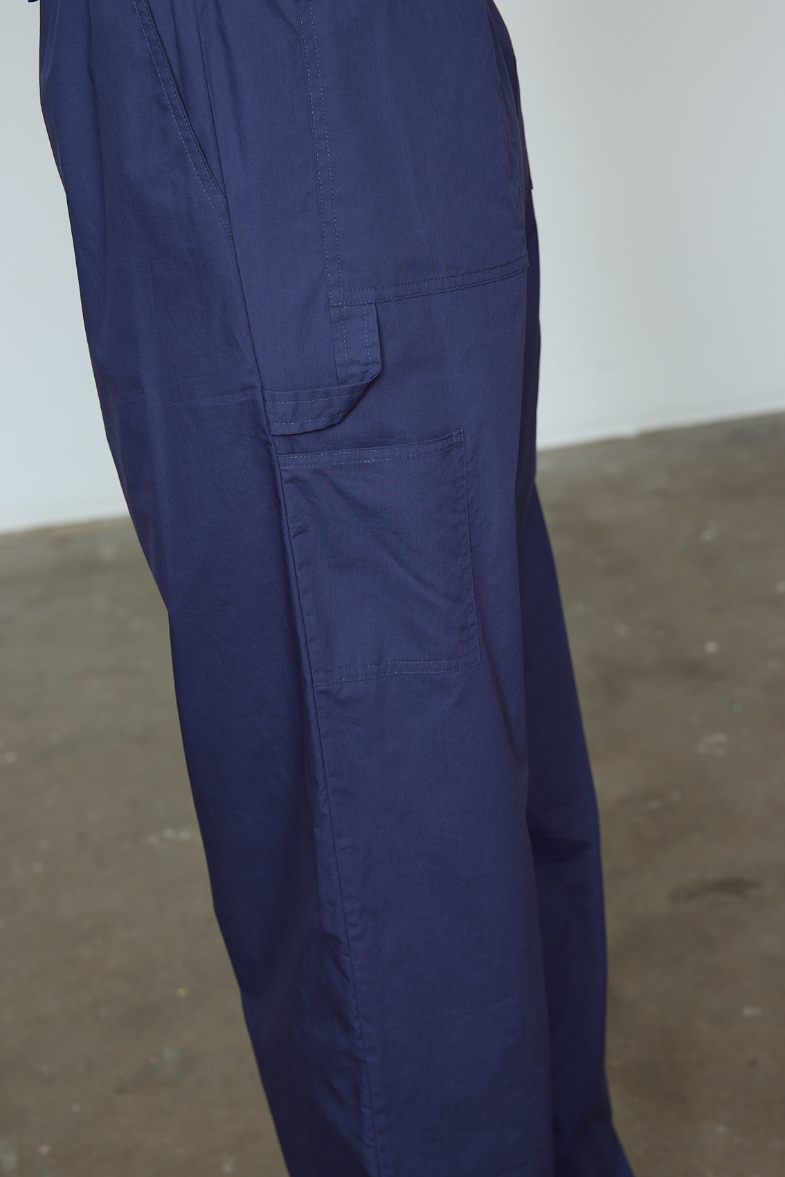The Hannah Pants are loose-fitted cotton poplin-style pants.  Style them with the matching Hannah Shirt or a classic t-shirt.  Material: 100% cotton.  The model is 179cm (5'10") and wears size S.