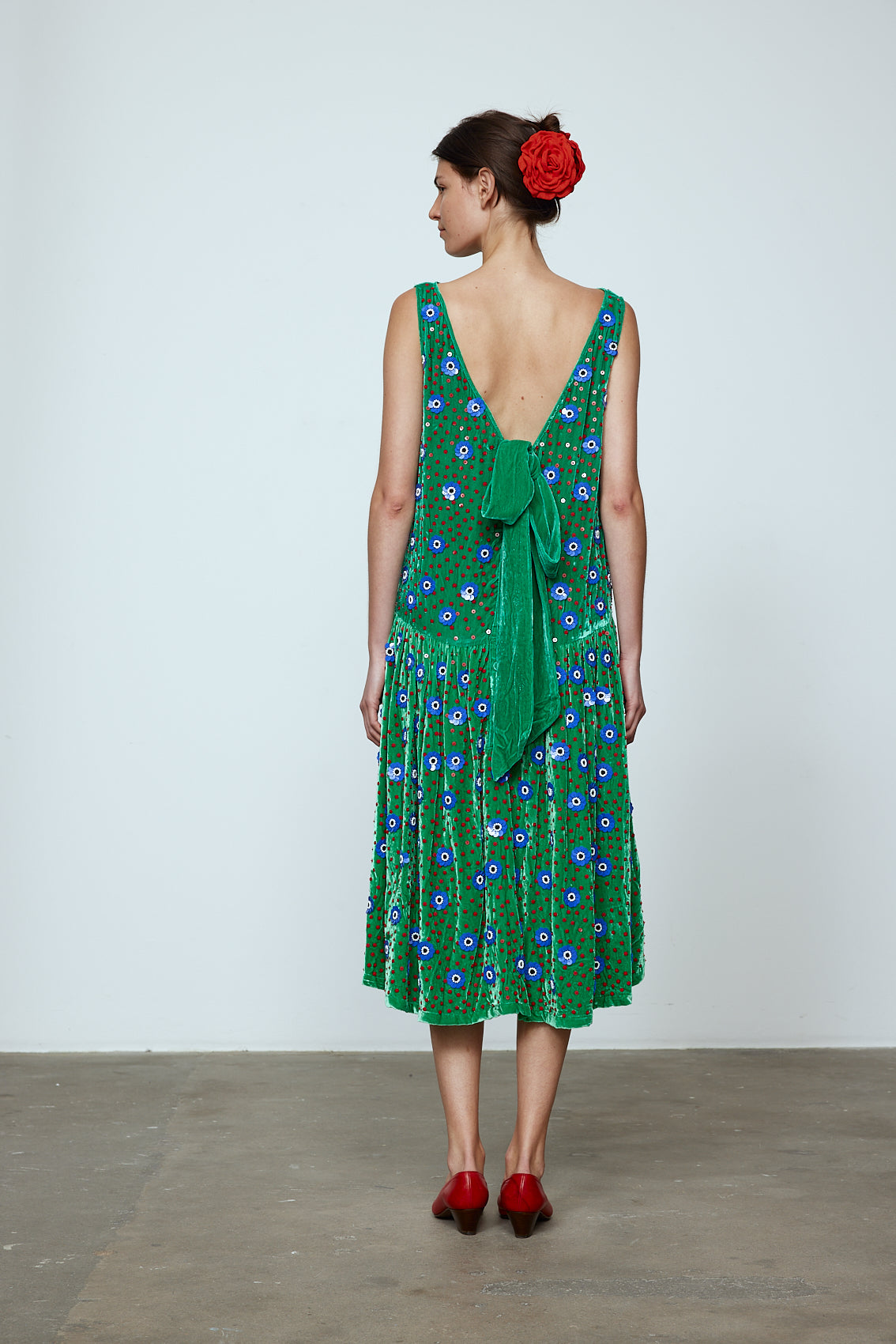The Sonya Dress is an oversized style with a high neckline and deep back with large bow detail. The dress is made of luxuriously heavy emerald silk velvet with hand-embroidered beaded details.   Material: 20% silk, 80% viscose. Beading: 100% Polyester.  The model is 179cm (5'10") and wears size S.