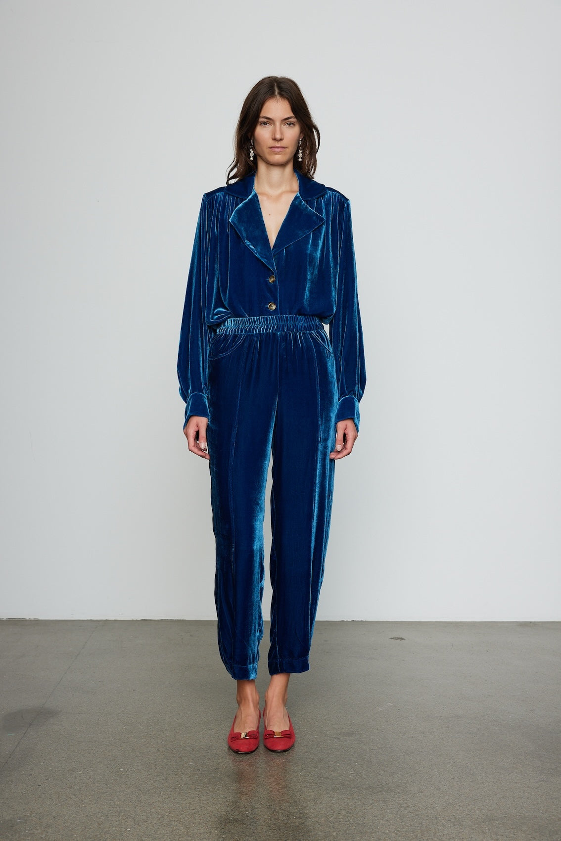 Caro Editions The Bonsai Pants are made in a luxurious silk velvet fabric with a heavy fall and feature an elastic band at the top.   Style them slightly pulled up to reveal the ankles, together with a matching Bonsai Shirt in Silk Velvet for parties, dinners, and special occasions.    Material: 80% Viscose, 20% Silk.