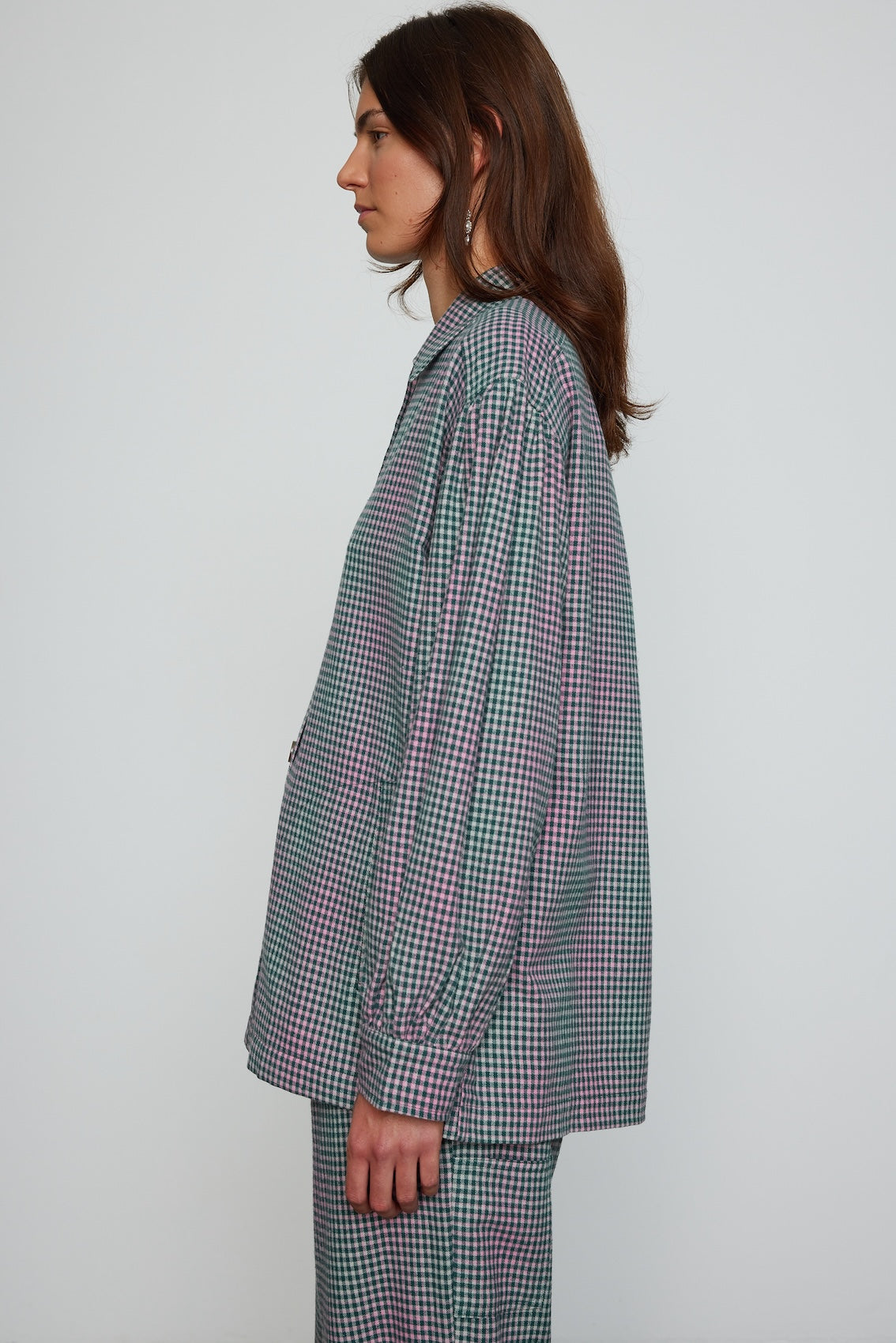 Caro Editions Hannah shirt in soft cotton flannel. The shirt features an oversized fit, big sleeves, and buttons at the front. Style it with matching Hannah pants or jeans, or wear it open over a t-shirt or tank top.