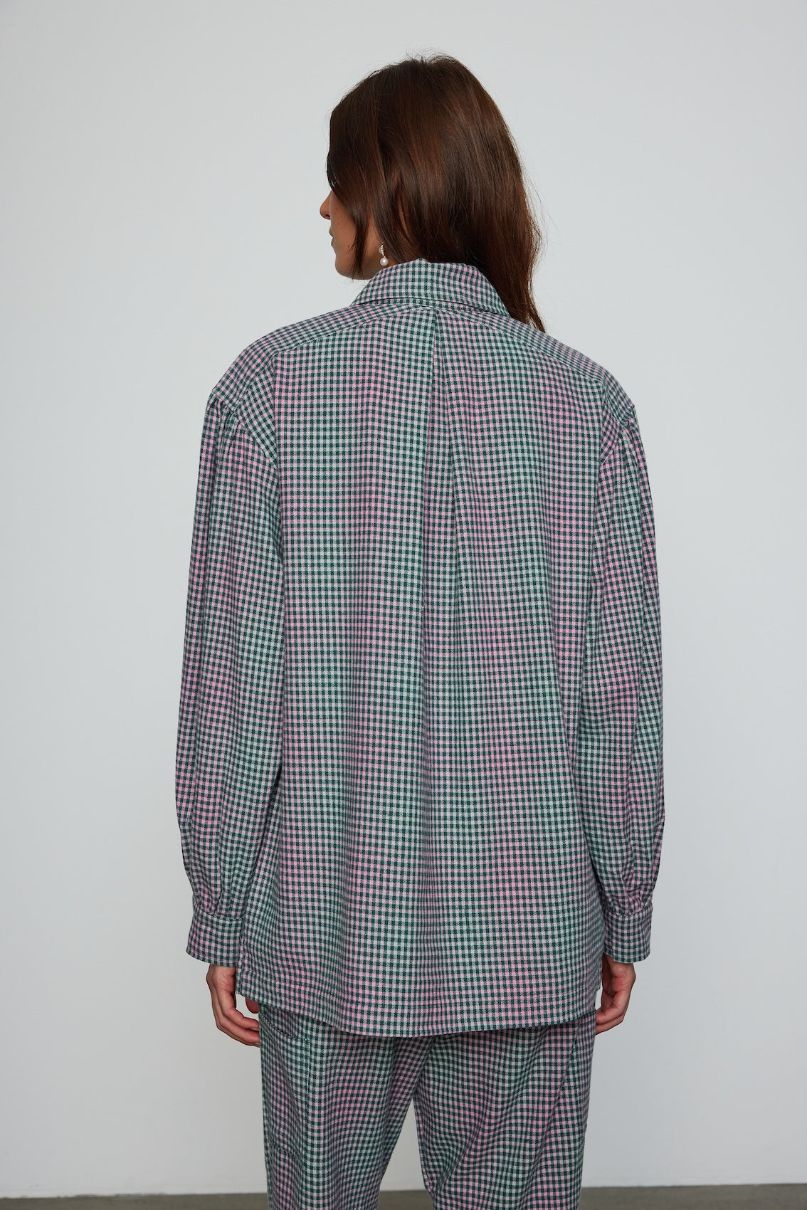 Caro Editions Hannah shirt in soft cotton flannel. The shirt features an oversized fit, big sleeves, and buttons at the front. Style it with matching Hannah pants or jeans, or wear it open over a t-shirt or tank top.