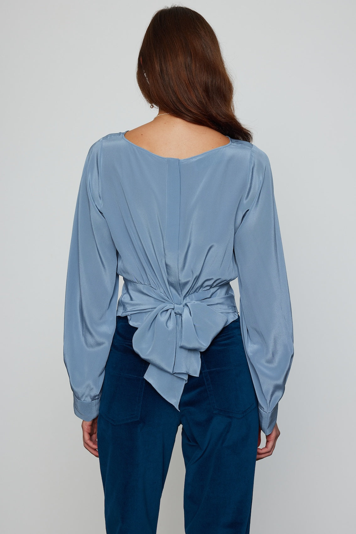 Caro Editions Olga Shirt features a straight neckline and our signature long draped sleeves made from soft crepe de chine silk. This shirt has a large bow at the back, which can be adjusted to fit perfectly around the waist. Material: 100% Silk.