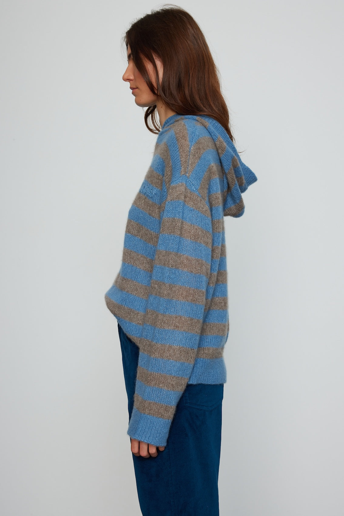 Caro Editions Ultra-soft, light-weight, oversized hoodie made from cashmere silk yarn. A versatile piece, that can easily be used for layering. Material: 75% Cashmere, 25% Silk.