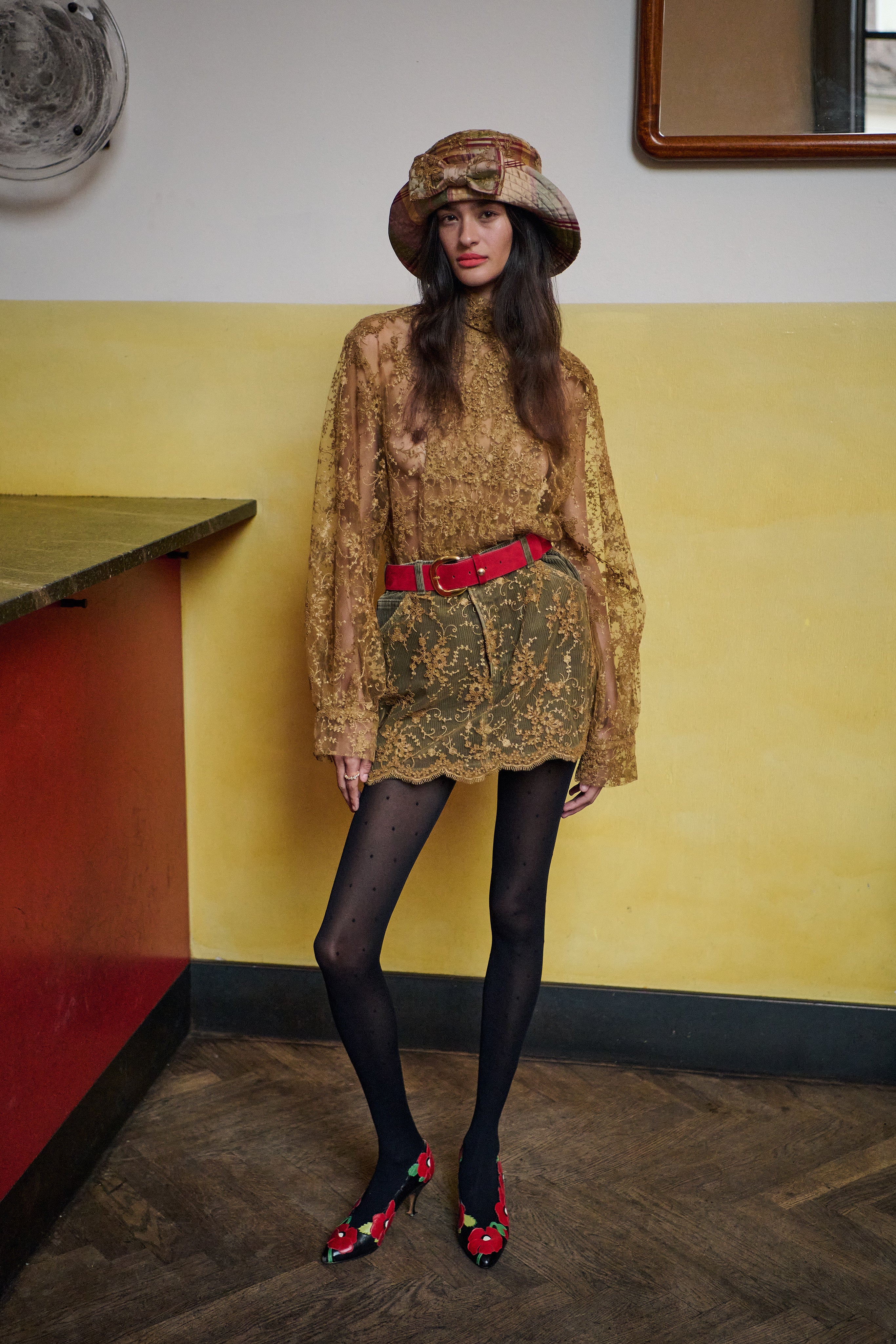 Showlook - Lace Skirt