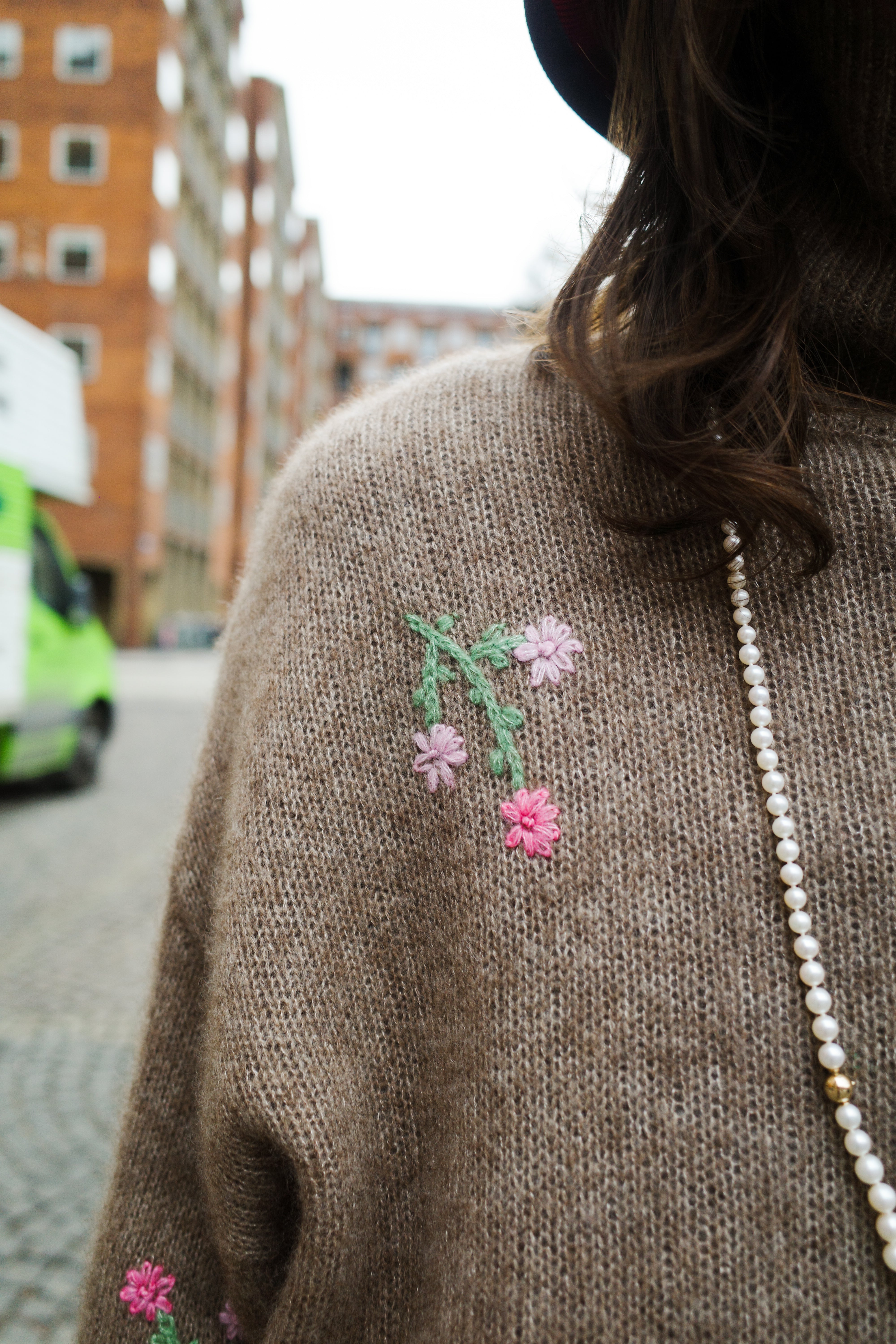 Agnes Roll Neck - Mushroom w. Flowers