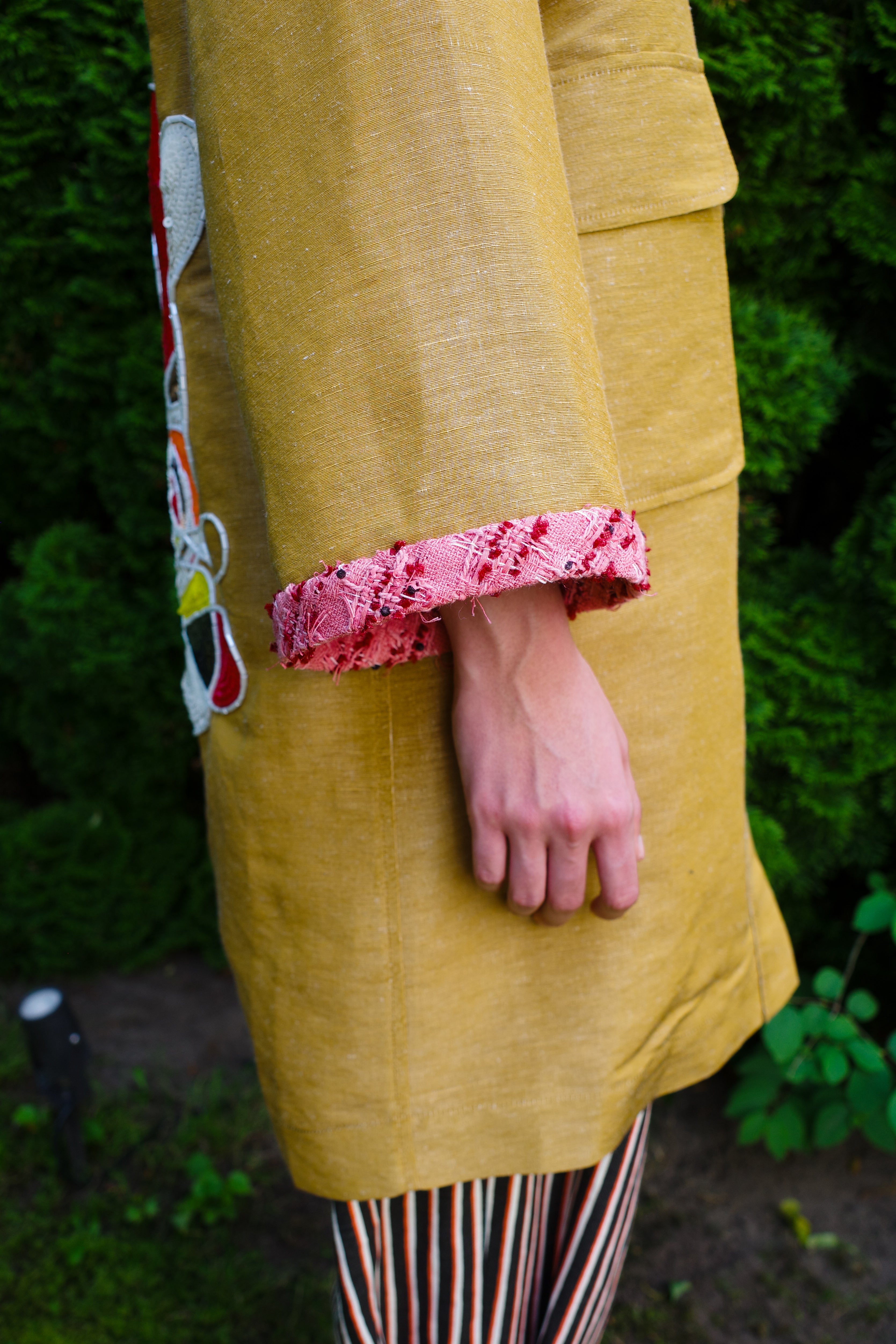 Anna Coat Lady With Hat Tapet Cafe Rust