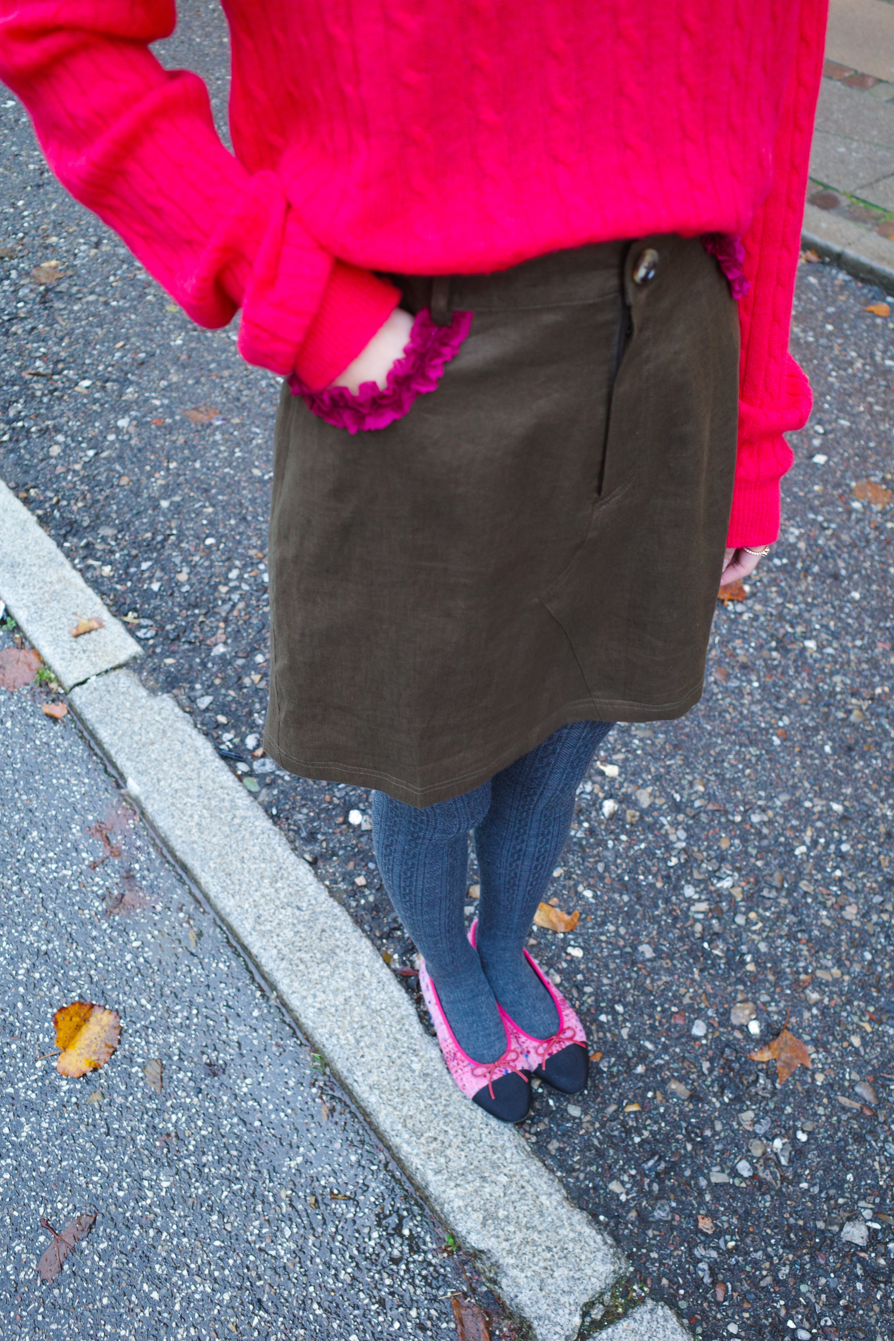 Nunu Skirt - Olive w. Fuschia ruffle