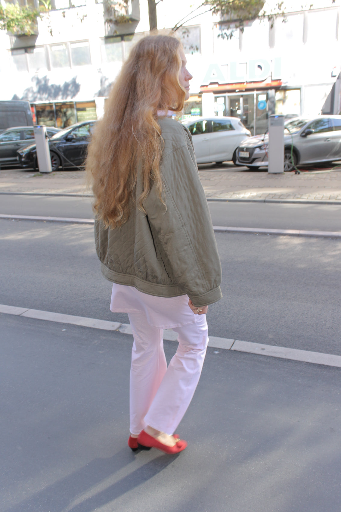The Mimi Jacket in Khaki padded twill. A rounded shape inspired by the 80s in quilted fabric with big round buttons.  Style it over dresses, jeans, or leggings. 
