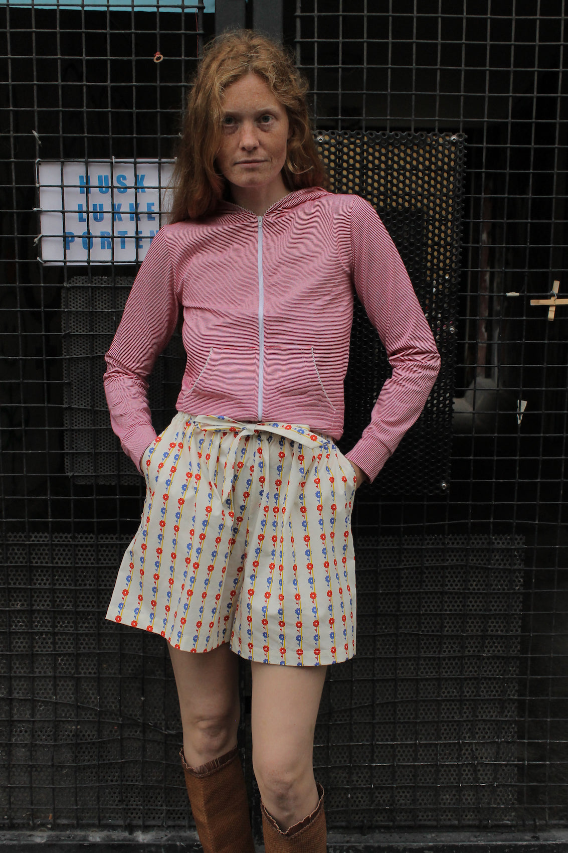 The Hannah shorts are loose-fitted poplin-style shorts with an elastic band, pockets, and cargo details.  Style it with a matching Hannah Shirt or a classic t-shirt.  Also available in Navy Flower Poplin.  Material: 100% cotton.  The model is 175cm (5'10") and is wearing a size S.