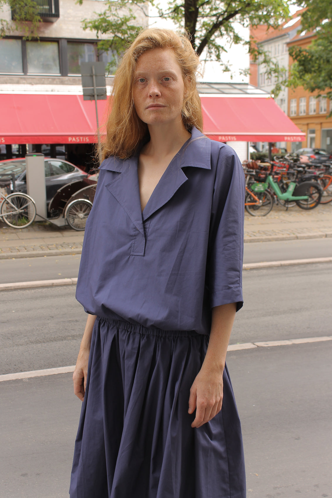 The Amanda Dress in Navy Crisp Cotton Poplin with an elastic waistband.   Material: 100% cotton.  The model is 179cm (5'10") and is wearing a size S.
